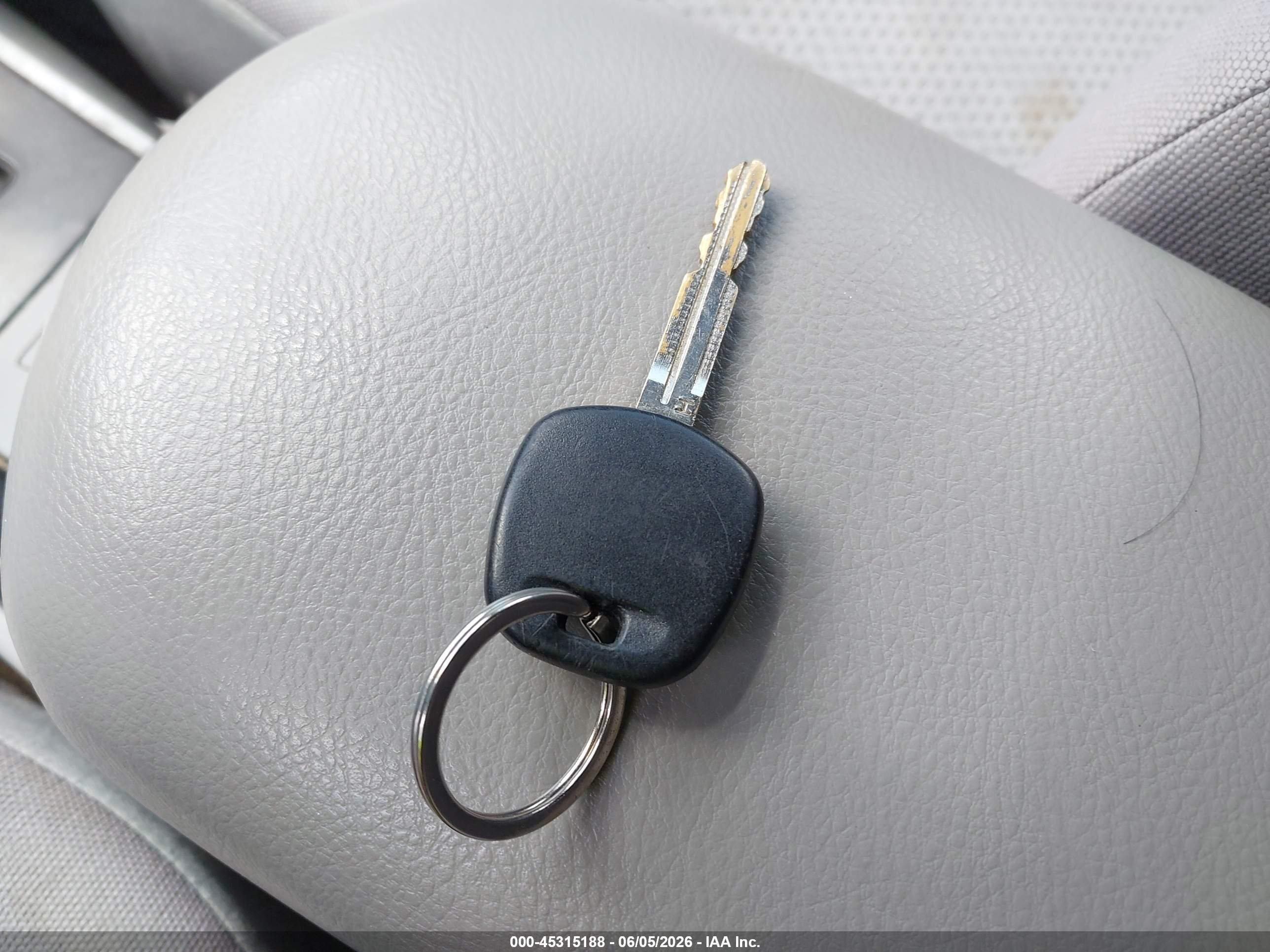 2006 Toyota Rav4   Silver vin: JTMBD33V665012106