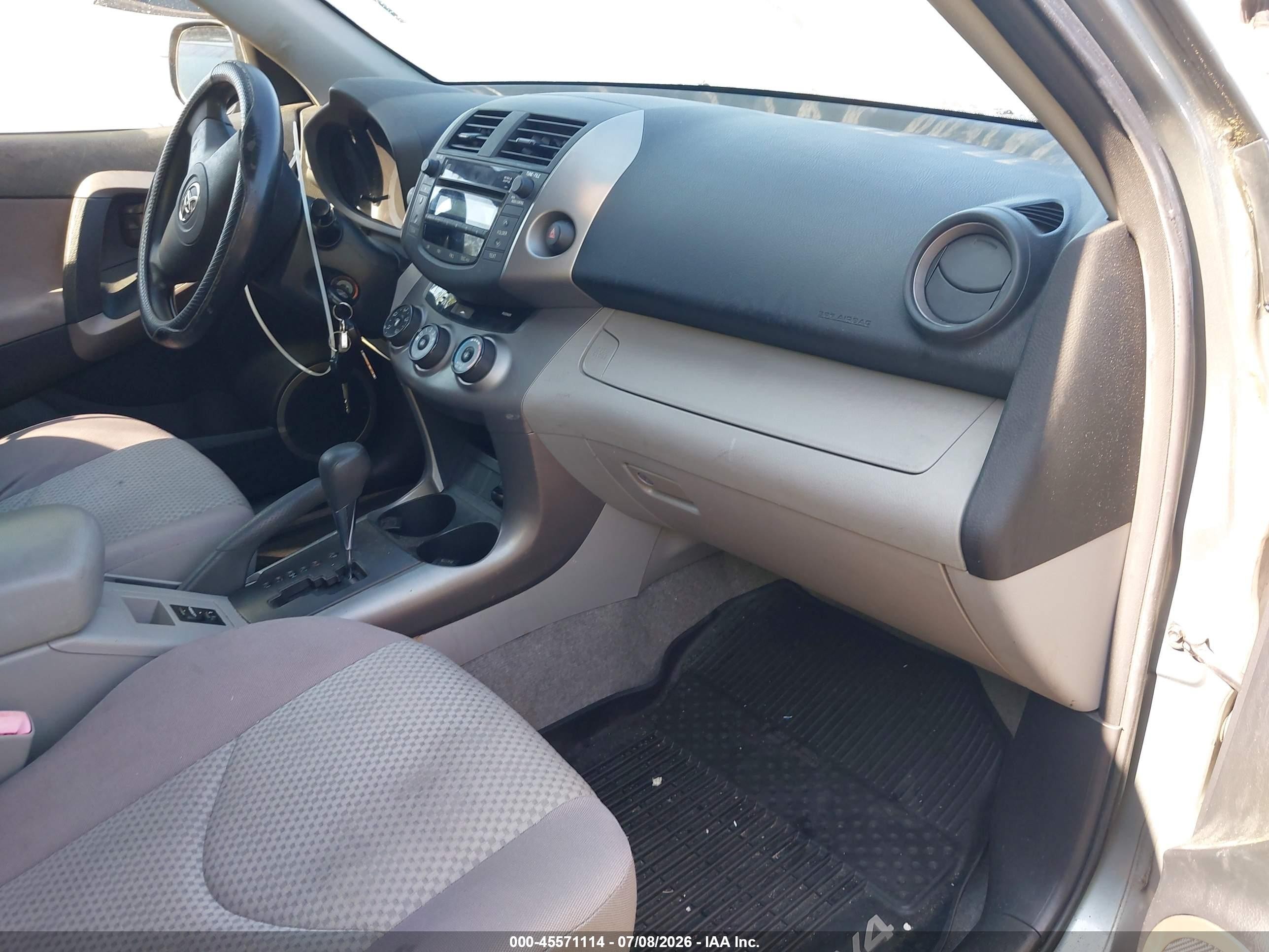 2006 Toyota Rav4   Silver vin: JTMBD33V665036826