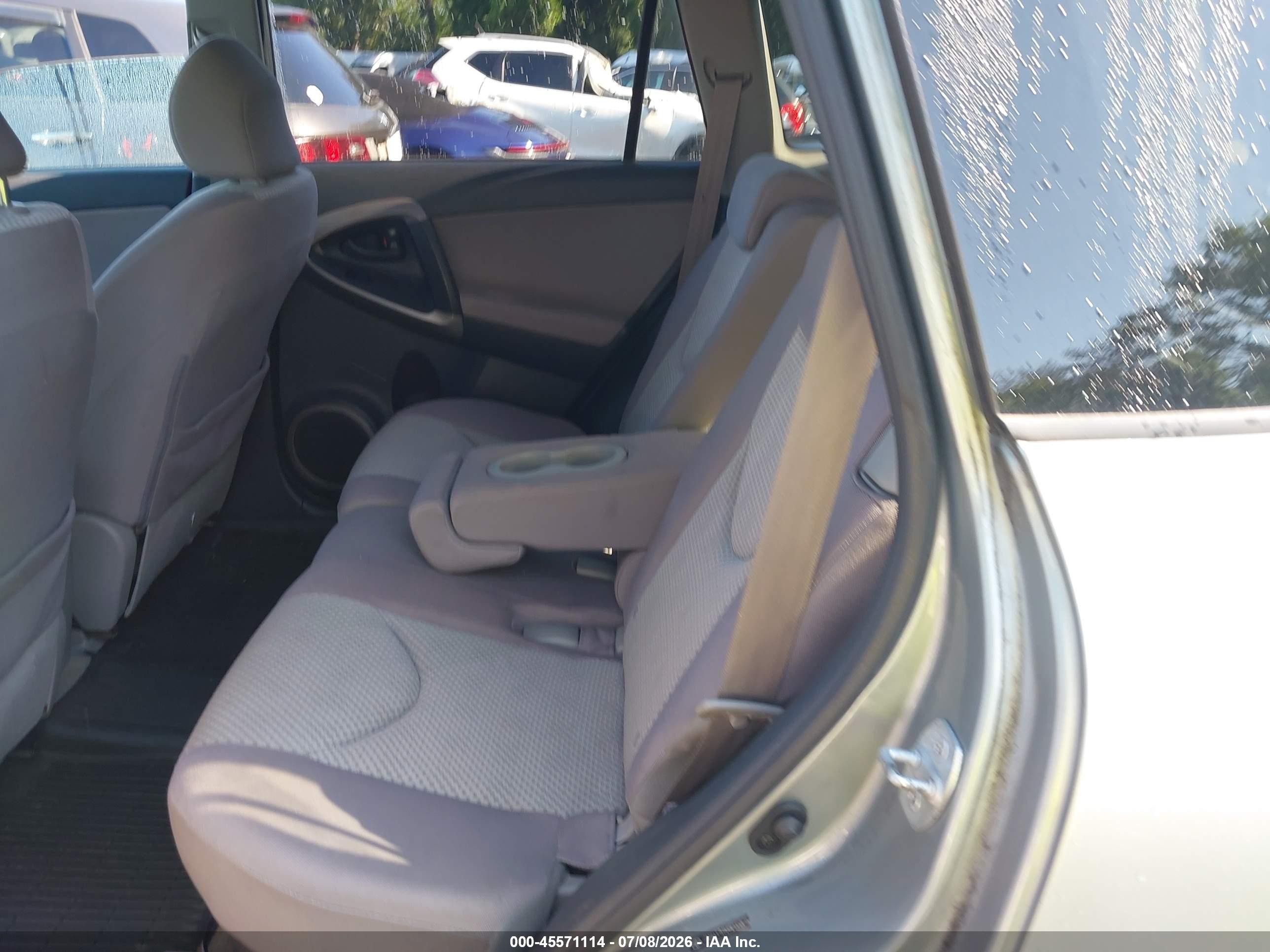 2006 Toyota Rav4   Silver vin: JTMBD33V665036826