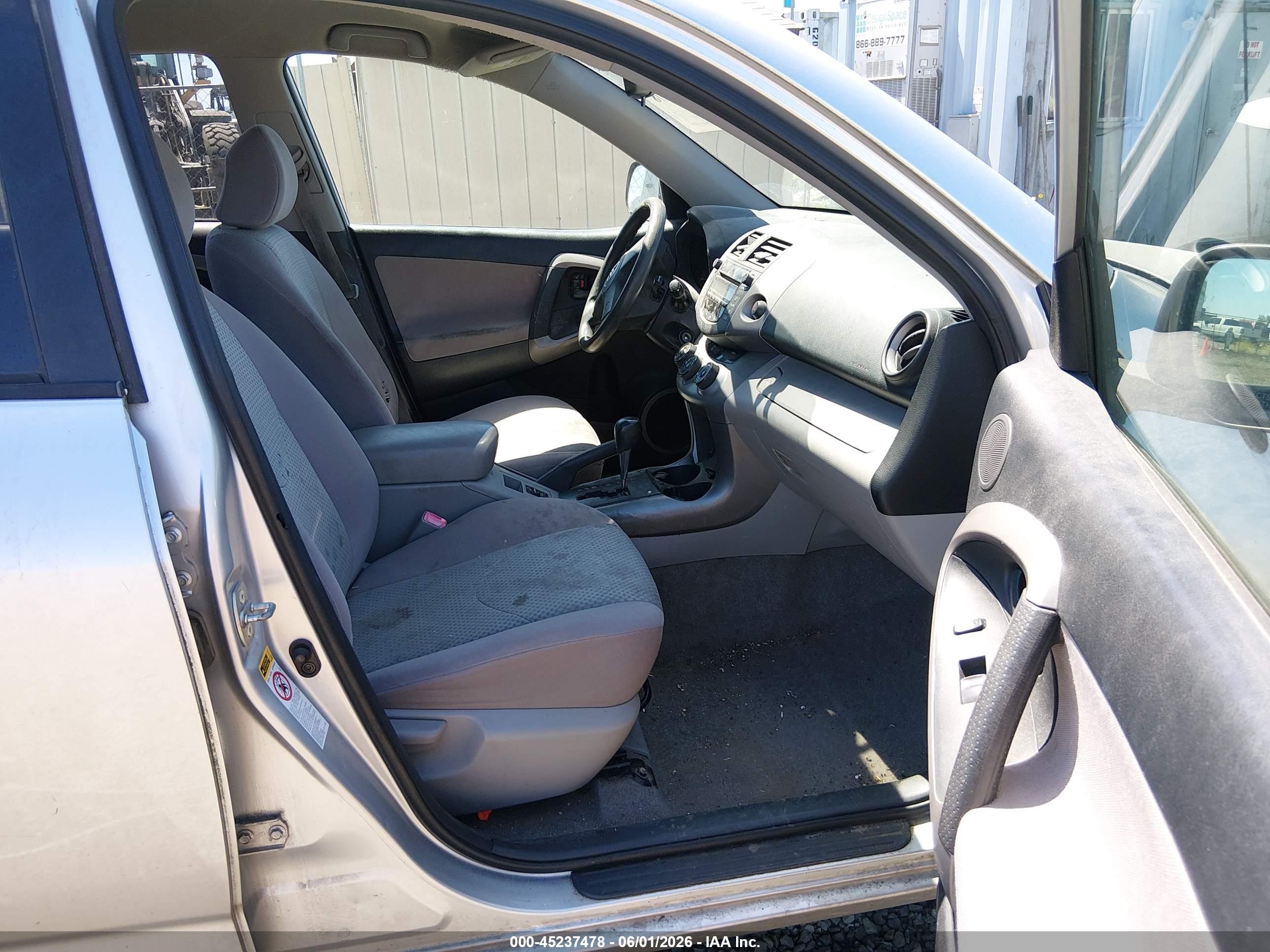 2006 Toyota Rav4   Серебряный vin: JTMBD33V666002699