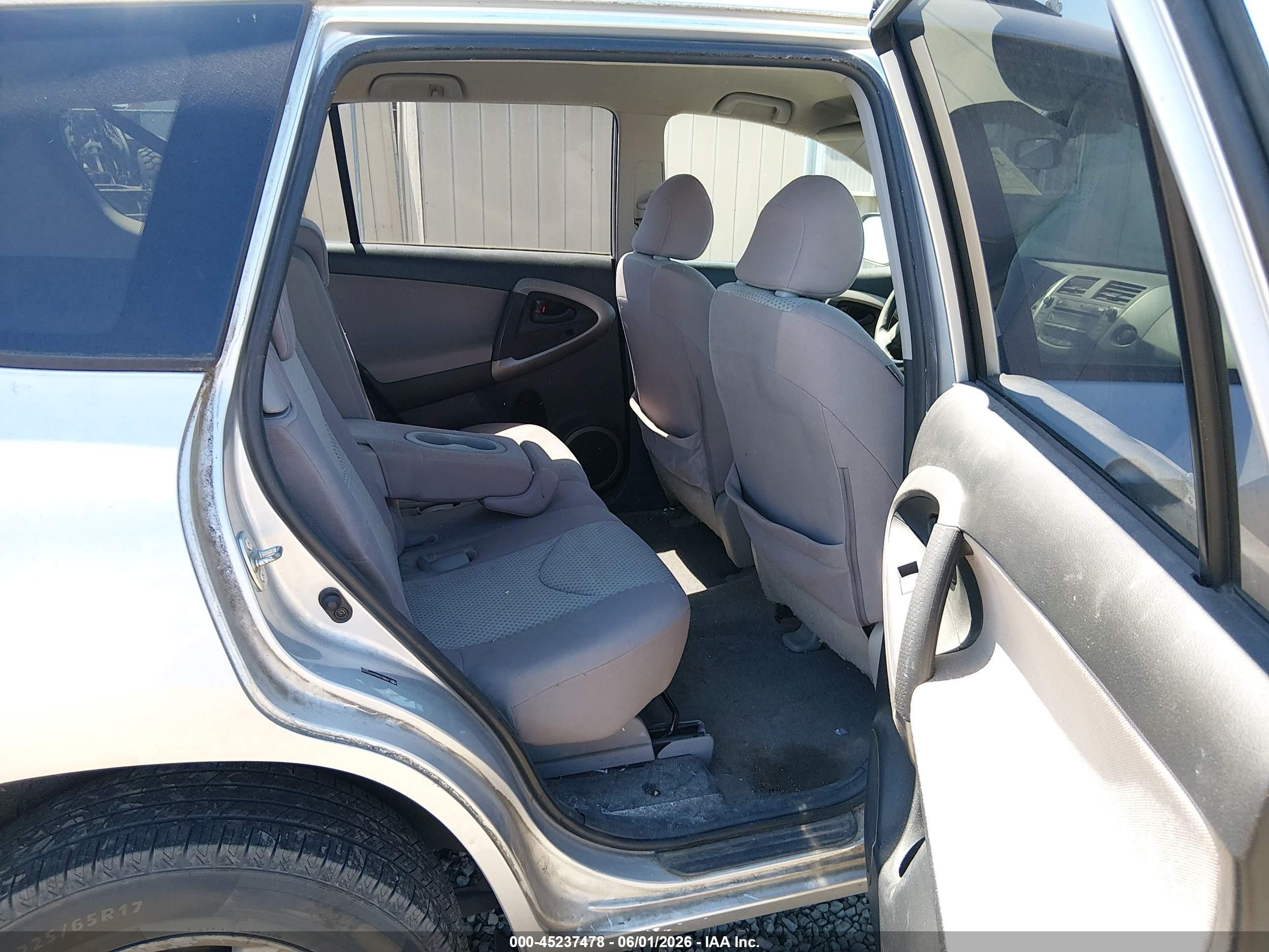 2006 Toyota Rav4   Серебряный vin: JTMBD33V666002699