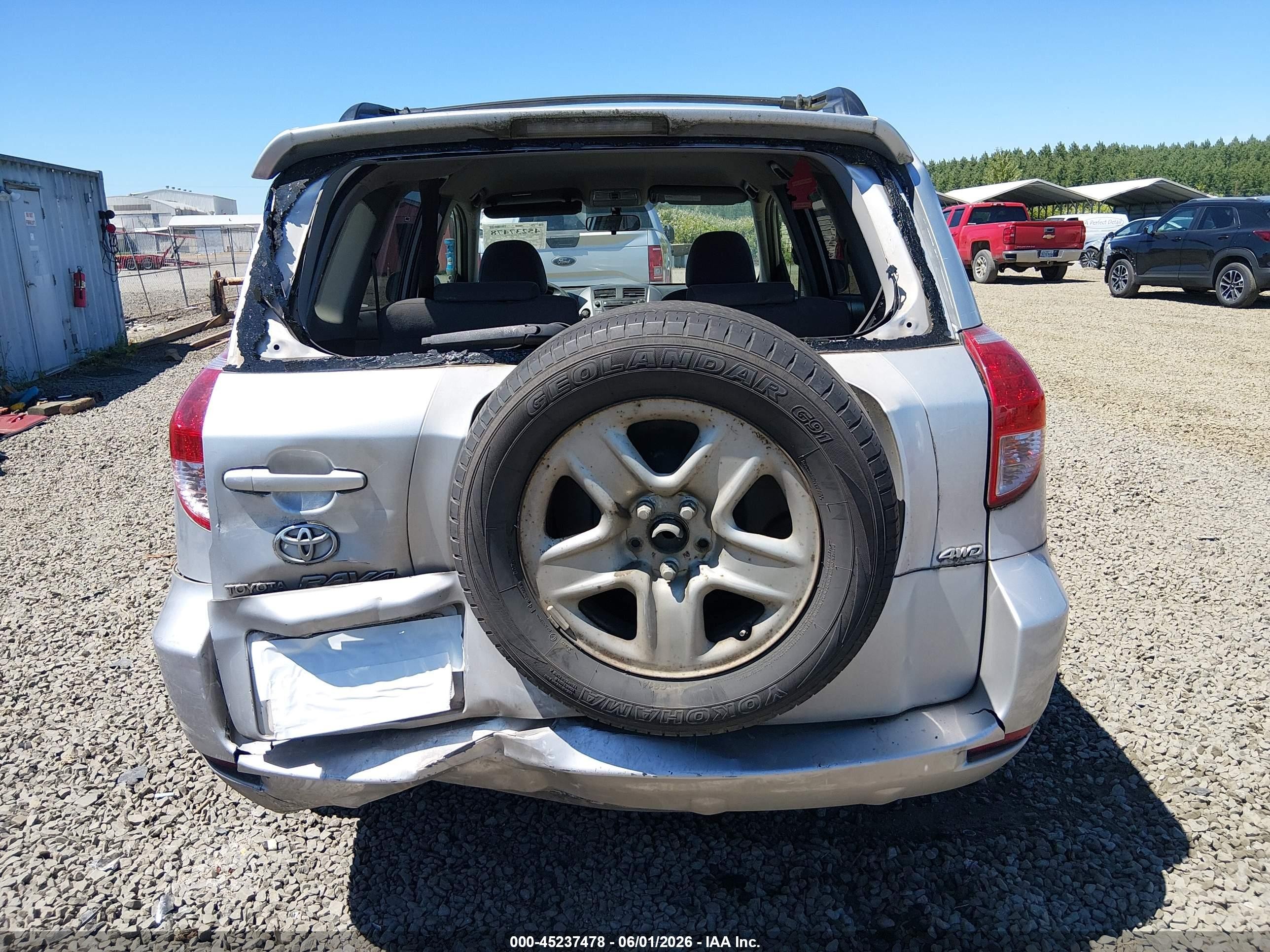 2006 Toyota Rav4   Серебряный vin: JTMBD33V666002699