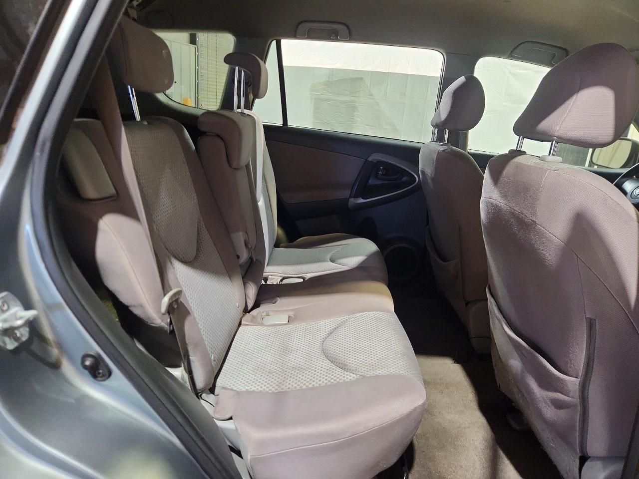 2006 Toyota Rav4 Base Gray vin: JTMBD33V666014612