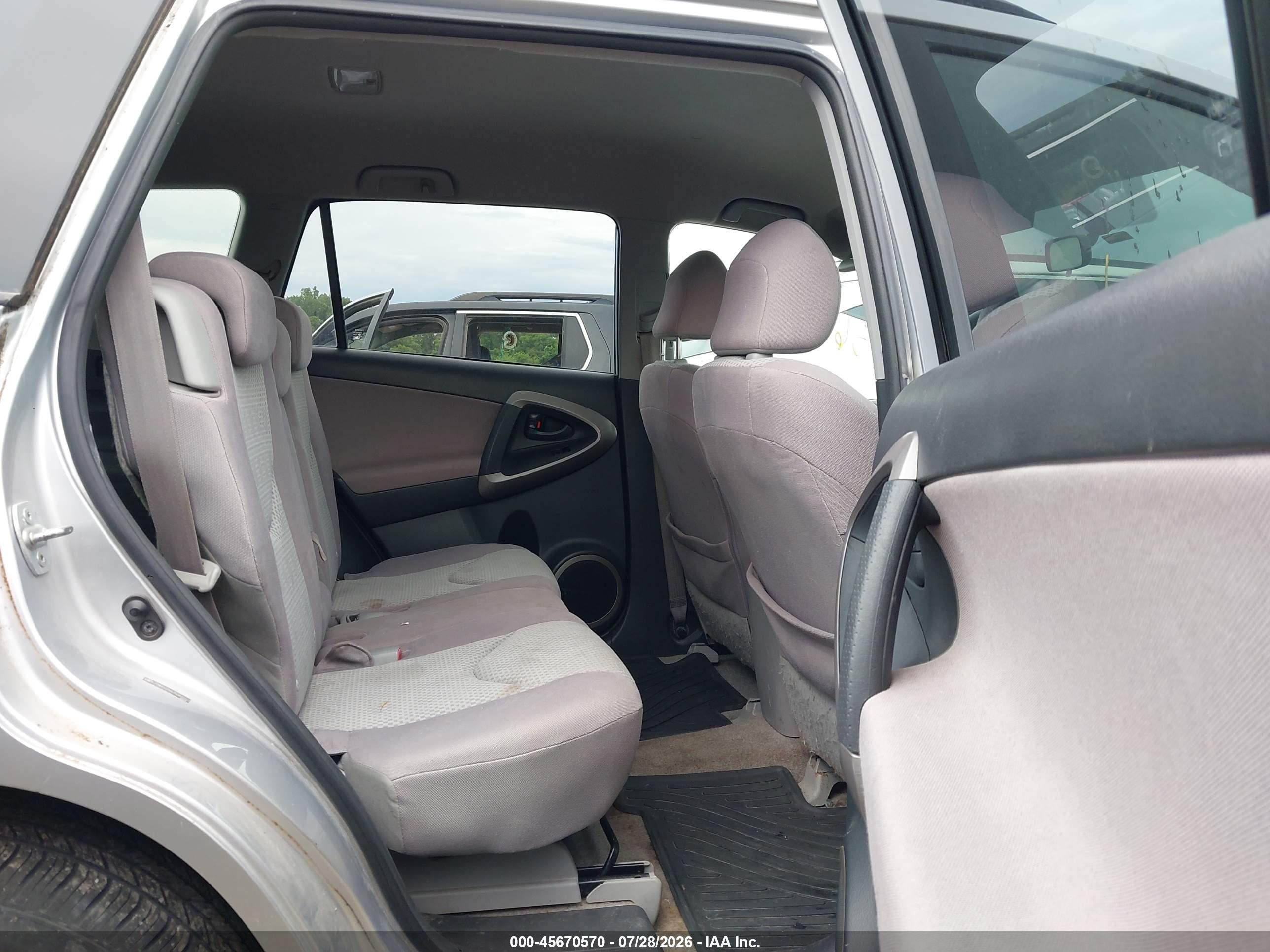 2007 Toyota Rav4   Silver vin: JTMBD33V675058262