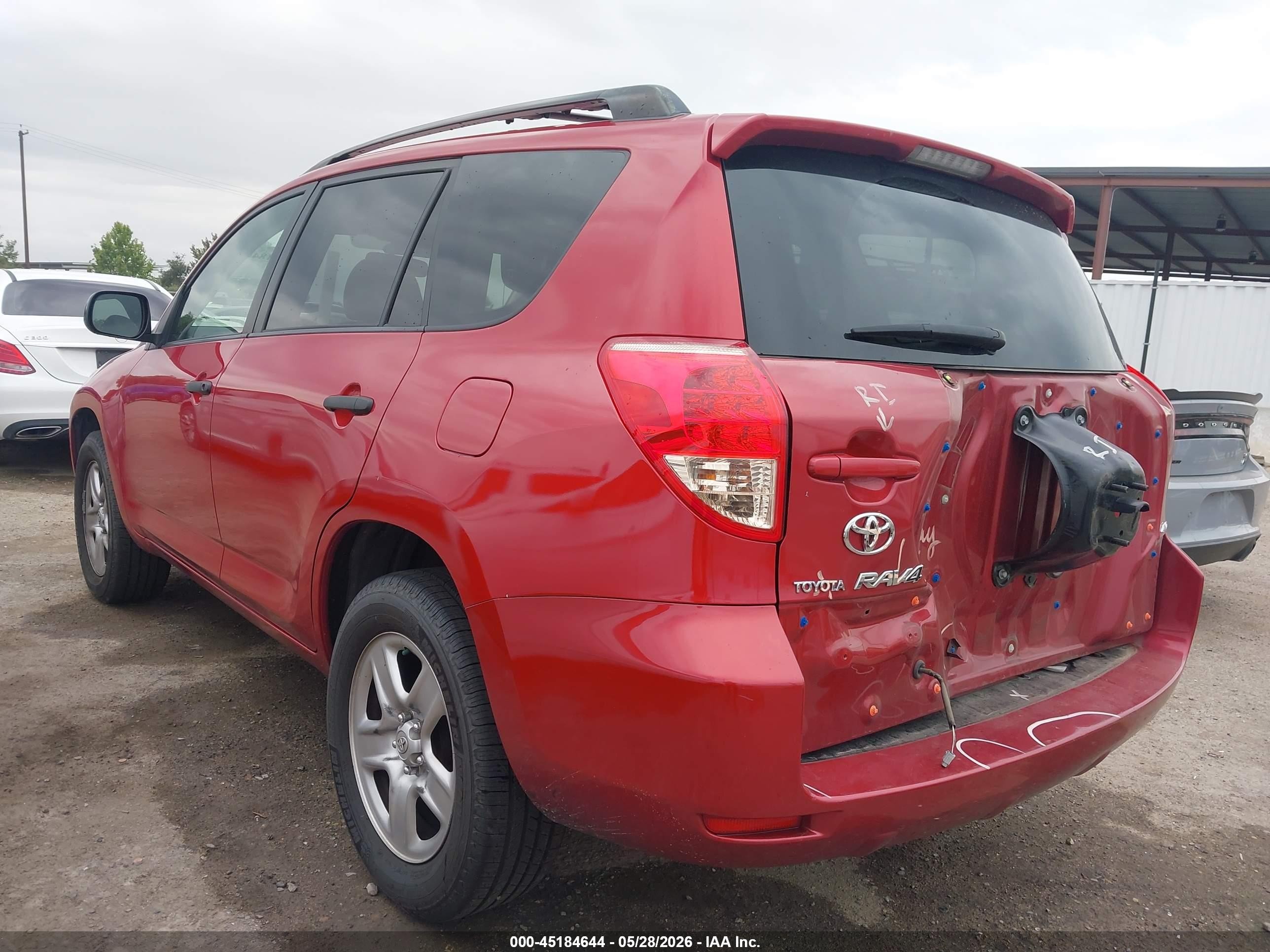 2007 Toyota Rav4   Red vin: JTMBD33V675068838