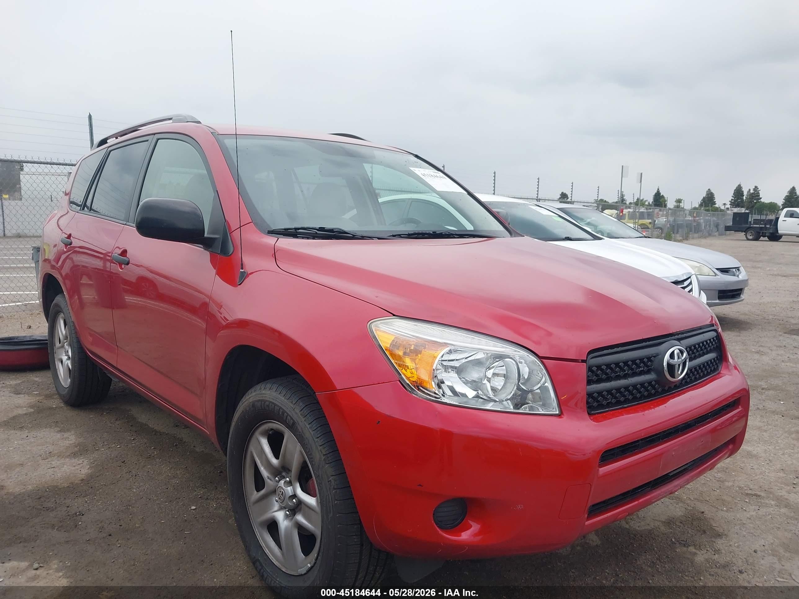 2007 Toyota Rav4   Red vin: JTMBD33V675068838