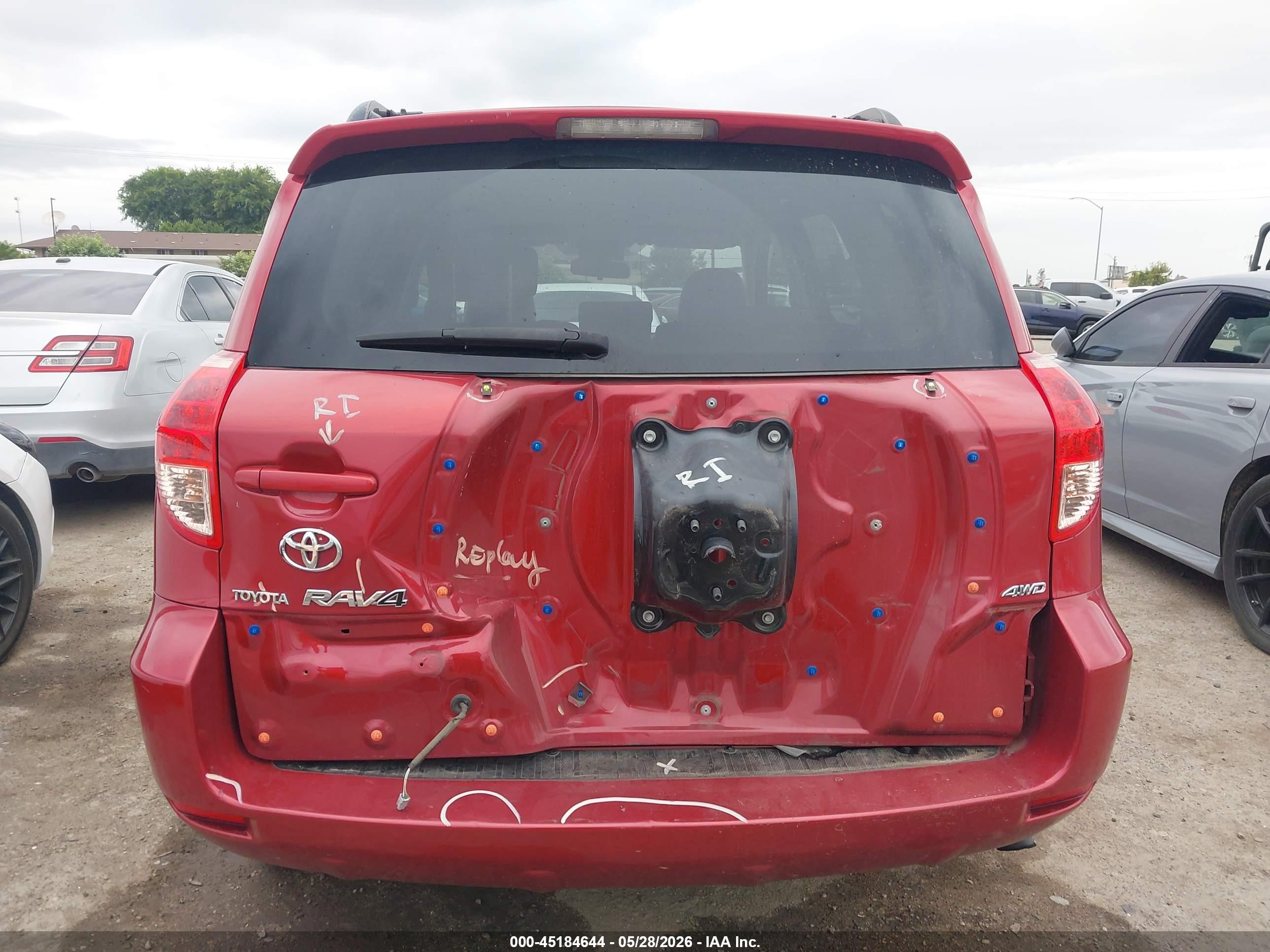 2007 Toyota Rav4   Red vin: JTMBD33V675068838