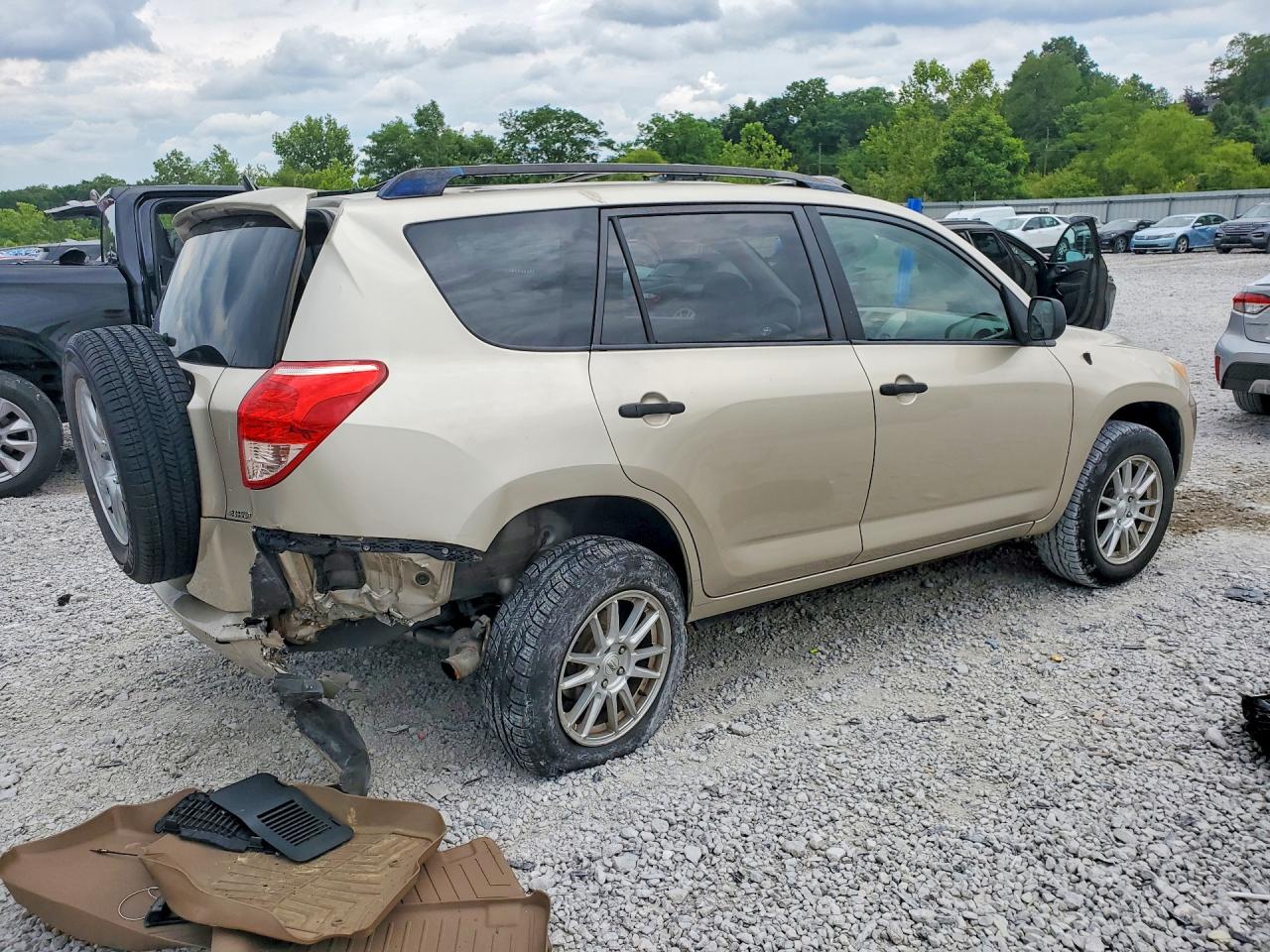 2007 Toyota Rav4 Base Gold vin: JTMBD33V676033985