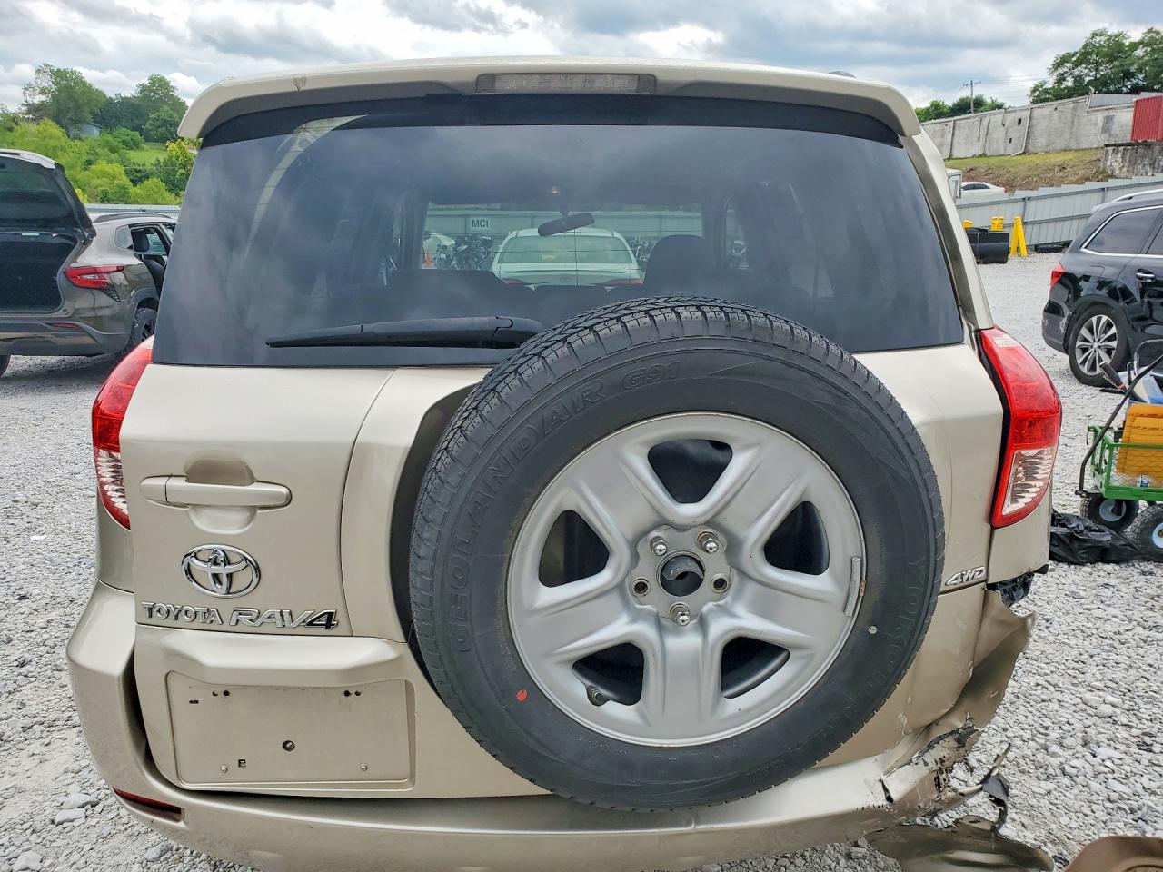 2007 Toyota Rav4 Base Gold vin: JTMBD33V676033985