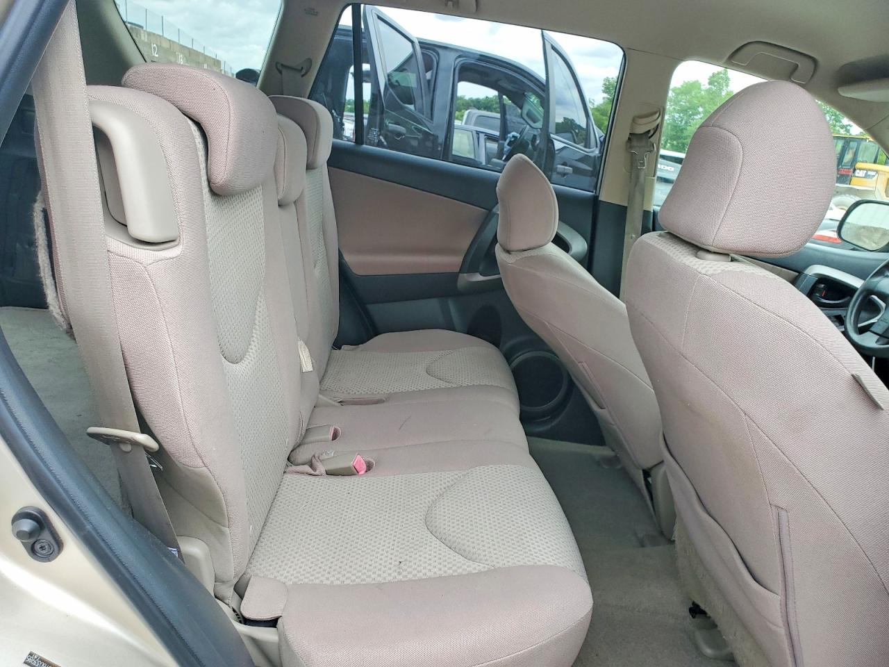 2007 Toyota Rav4 Base Gold vin: JTMBD33V676033985