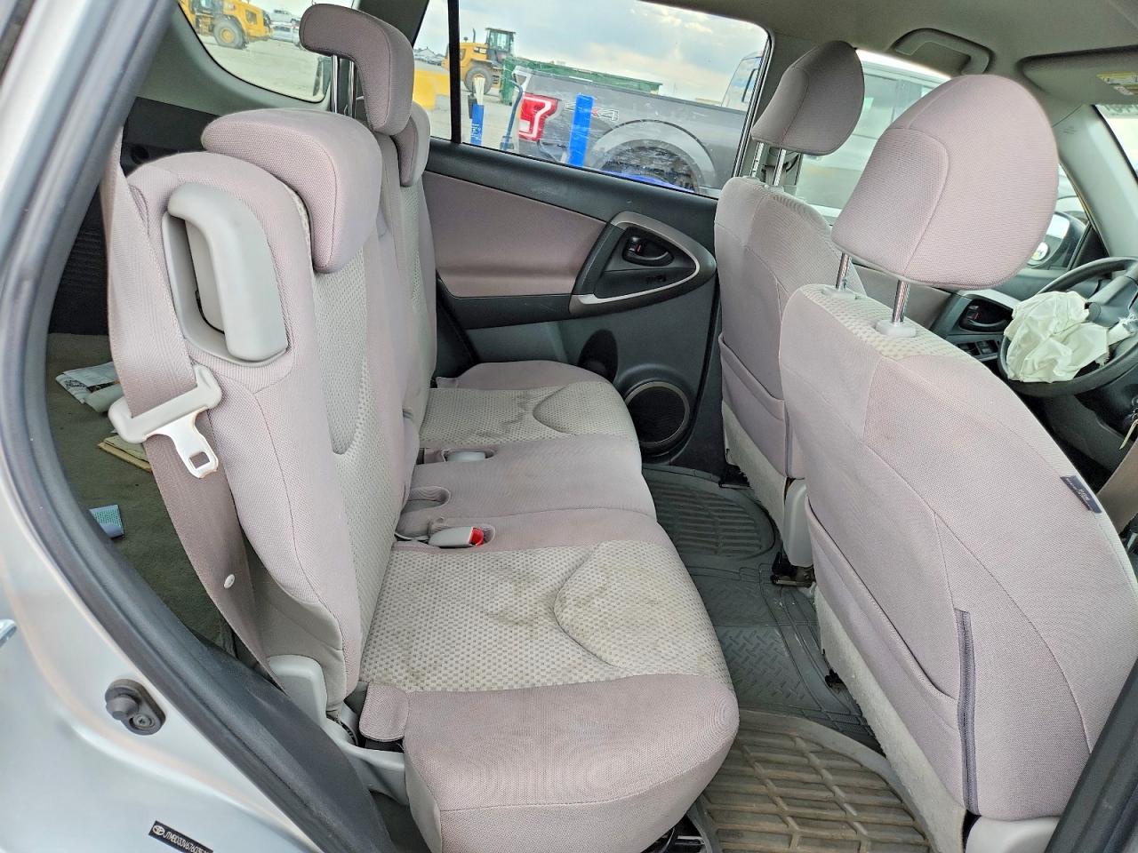 2007 Toyota Rav4 Base Silver vin: JTMBD33V676035381