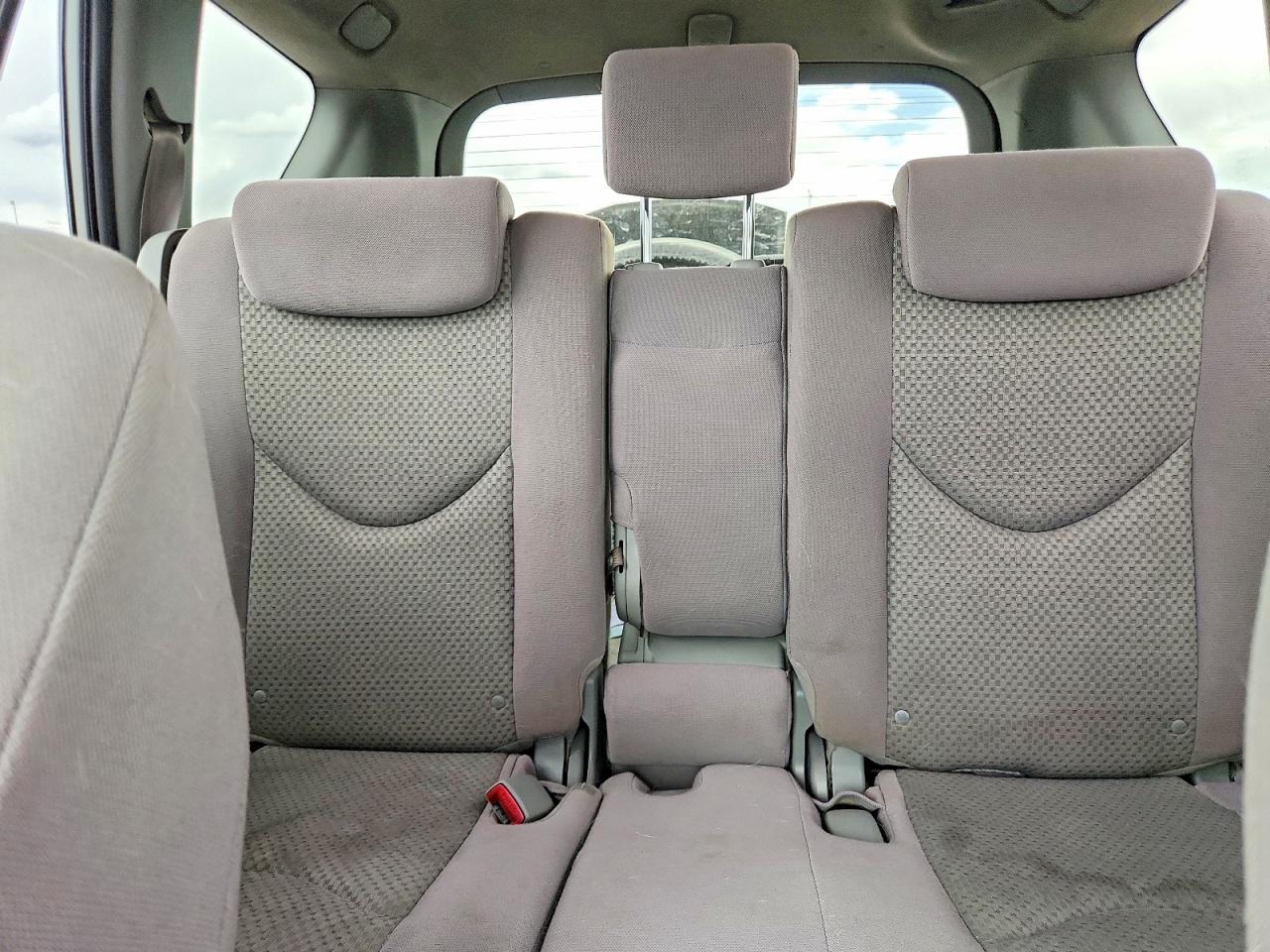 2007 Toyota Rav4 Base Silver vin: JTMBD33V676035381