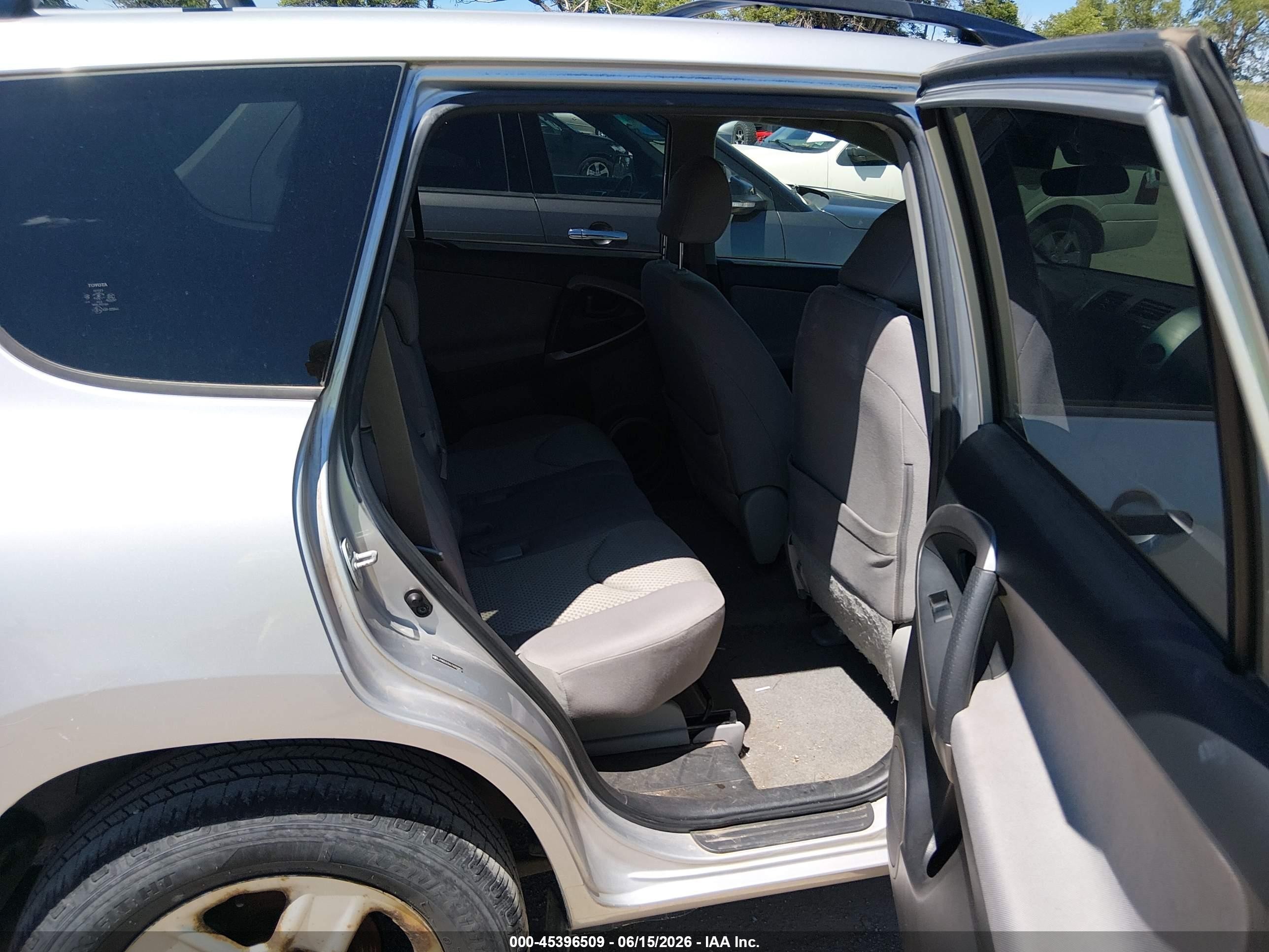 2007 Toyota Rav4   Silver vin: JTMBD33V676050852