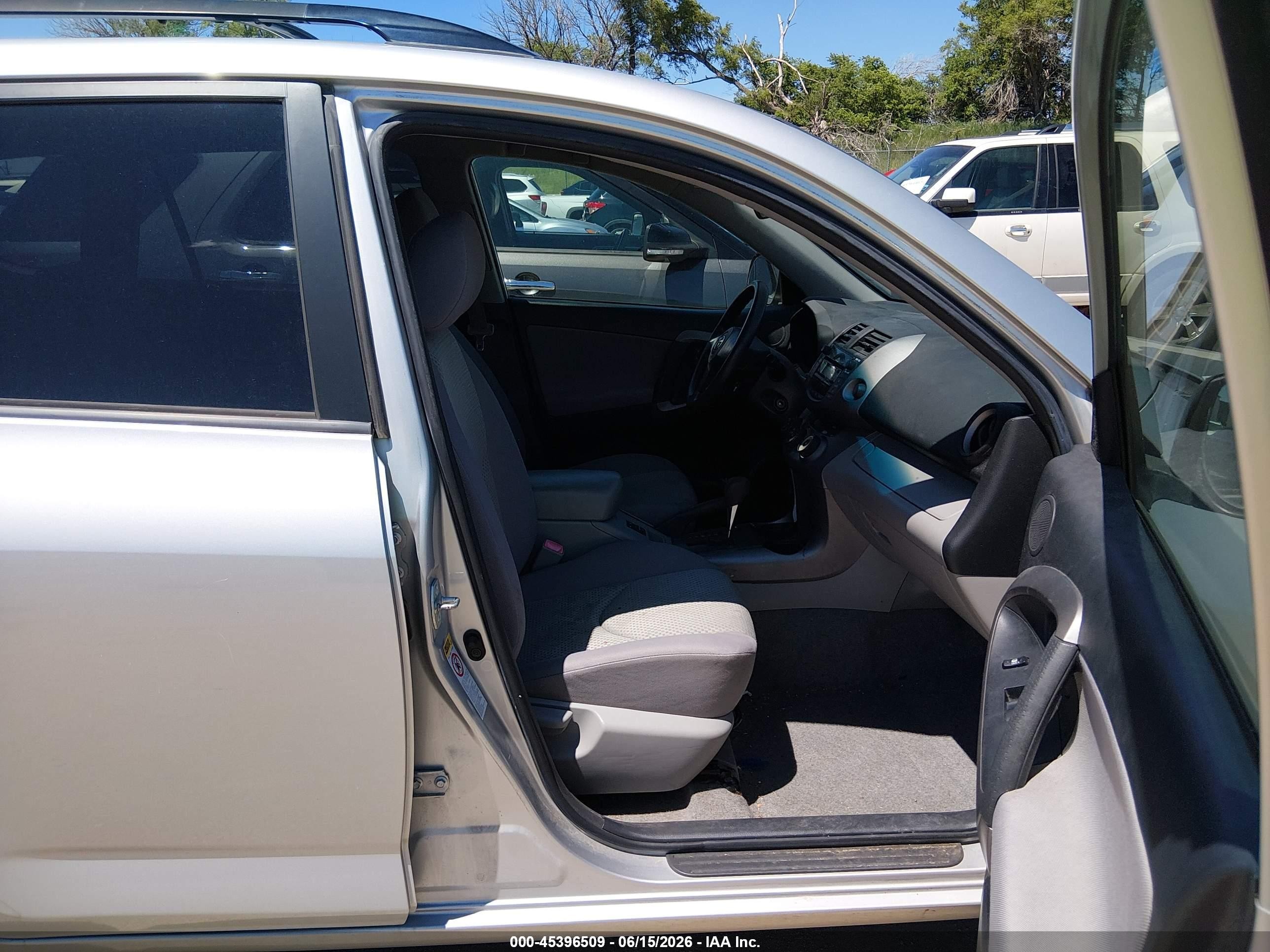 2007 Toyota Rav4   Silver vin: JTMBD33V676050852