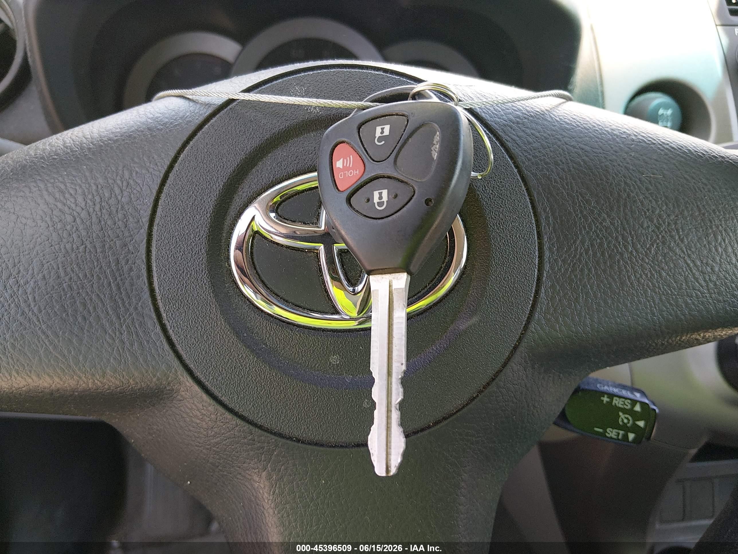 2007 Toyota Rav4   Silver vin: JTMBD33V676050852