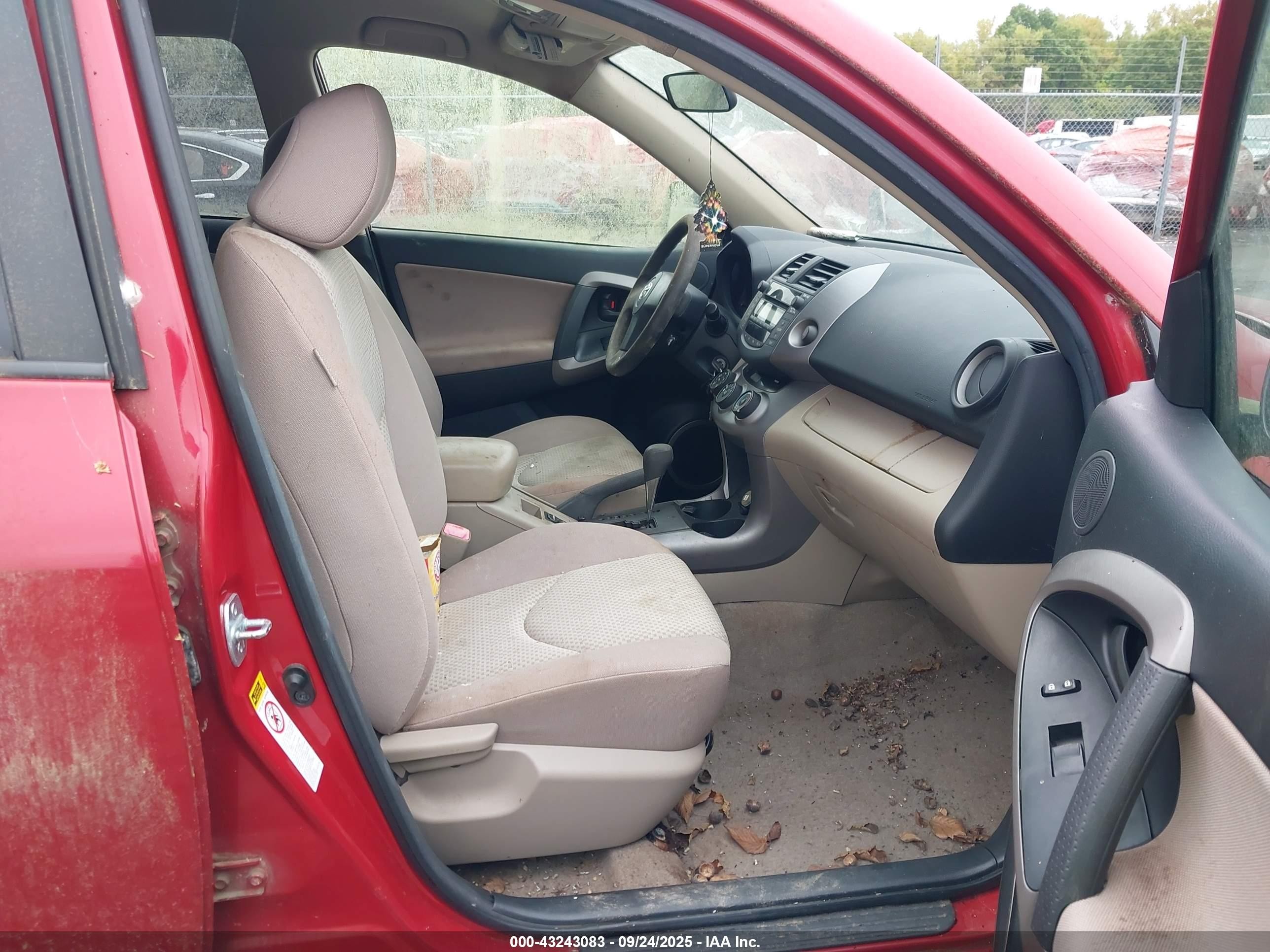 2008 Toyota Rav4   Red vin: JTMBD33V685192531