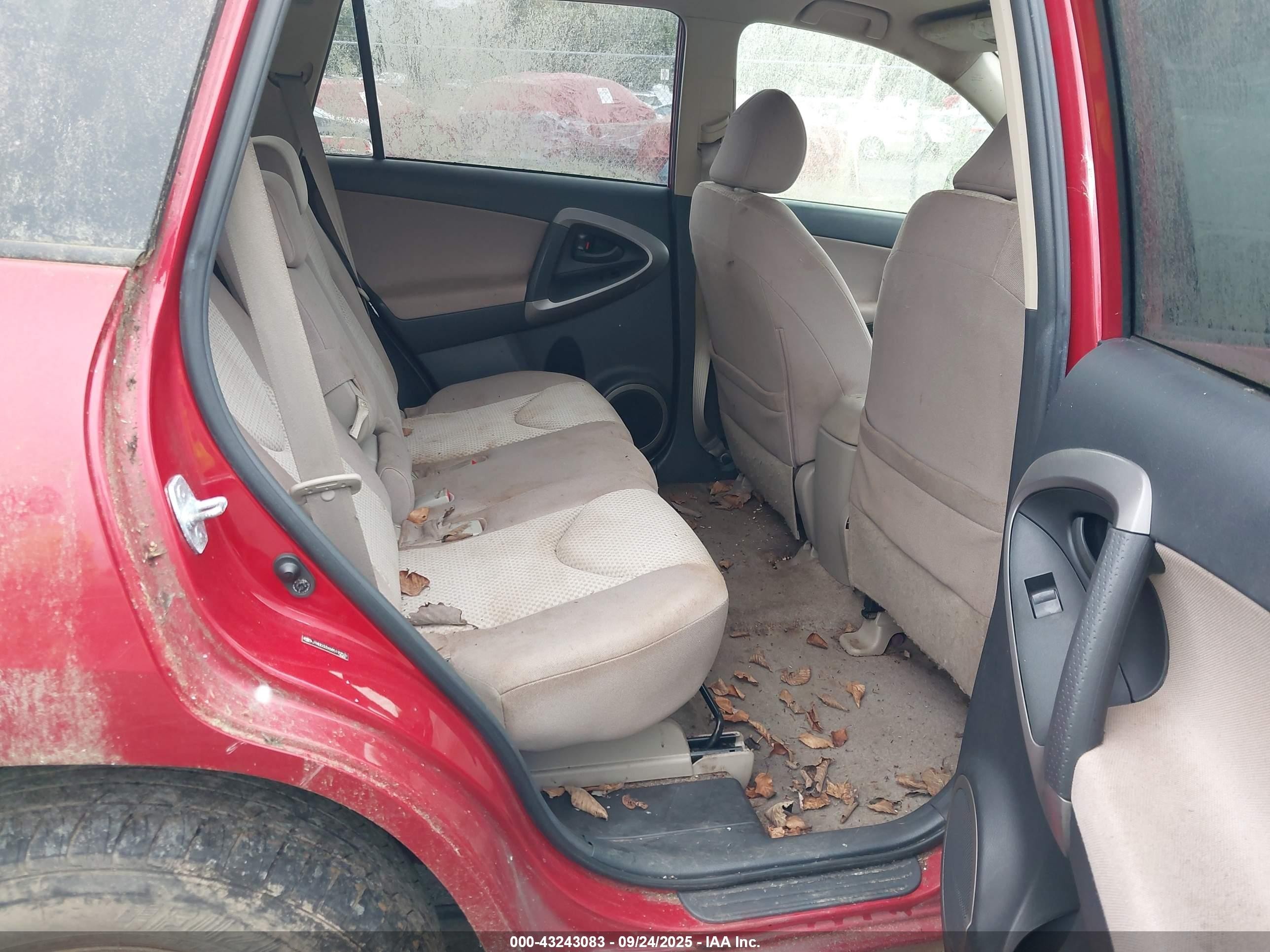 2008 Toyota Rav4   Red vin: JTMBD33V685192531