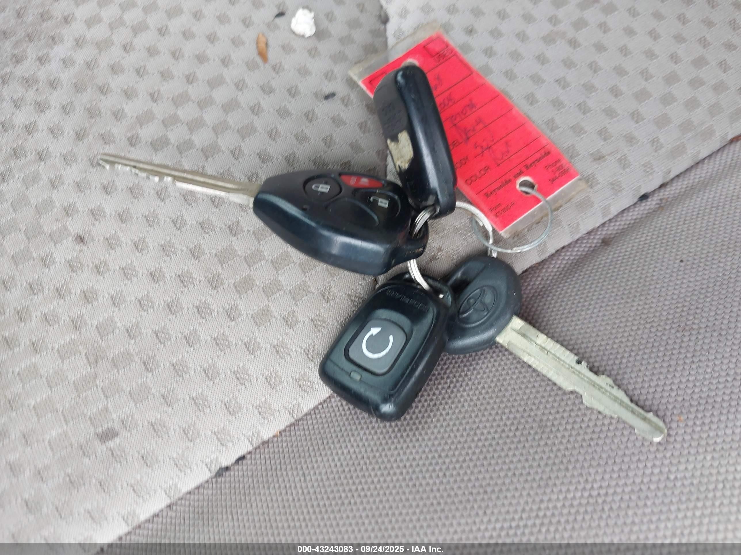 2008 Toyota Rav4   Red vin: JTMBD33V685192531