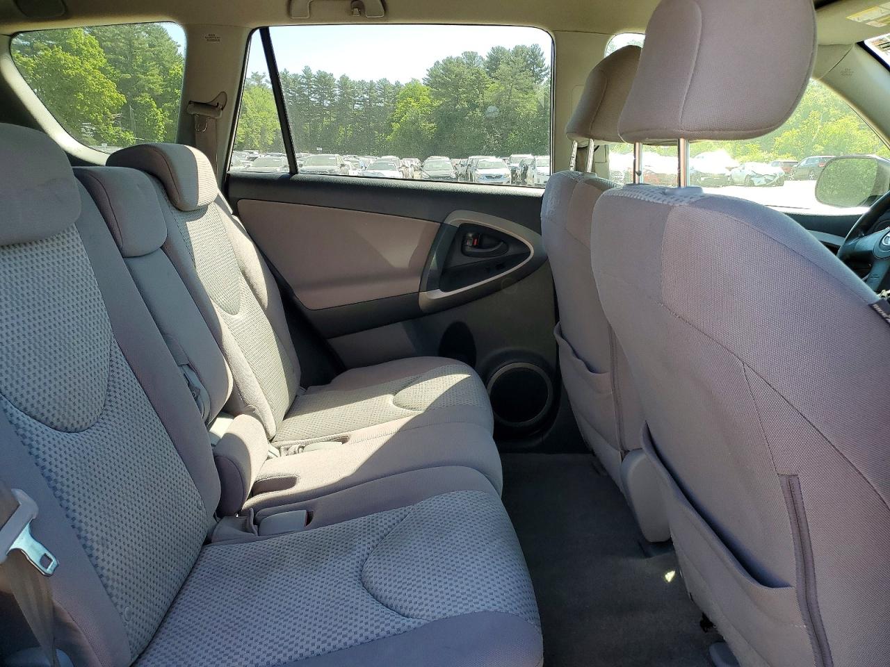 2008 Toyota Rav4 Base Серебряный vin: JTMBD33V685203575