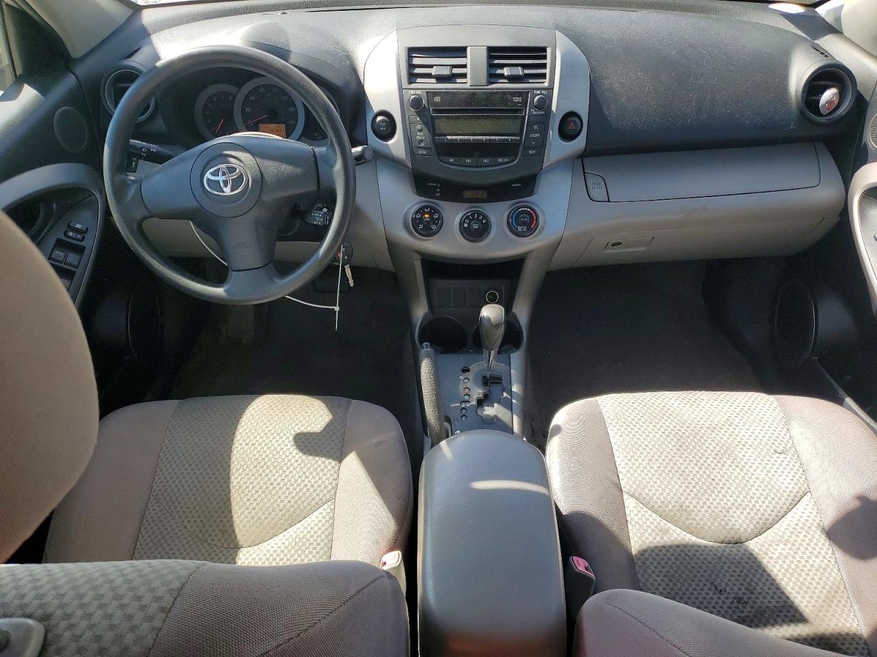 2008 Toyota Rav4 Base Серебряный vin: JTMBD33V685203575