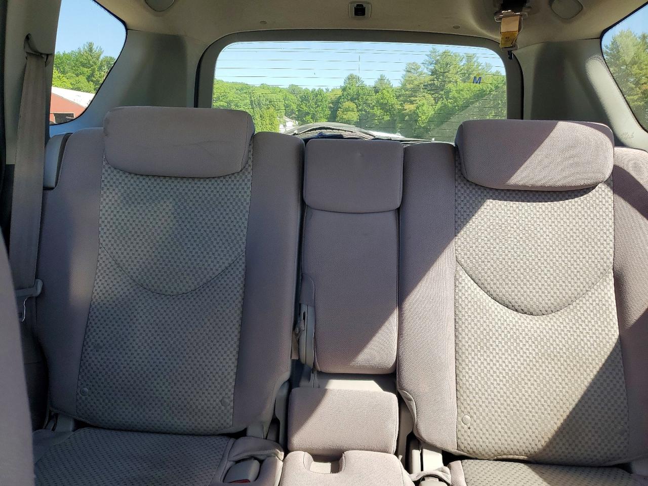 2008 Toyota Rav4 Base Серебряный vin: JTMBD33V685203575