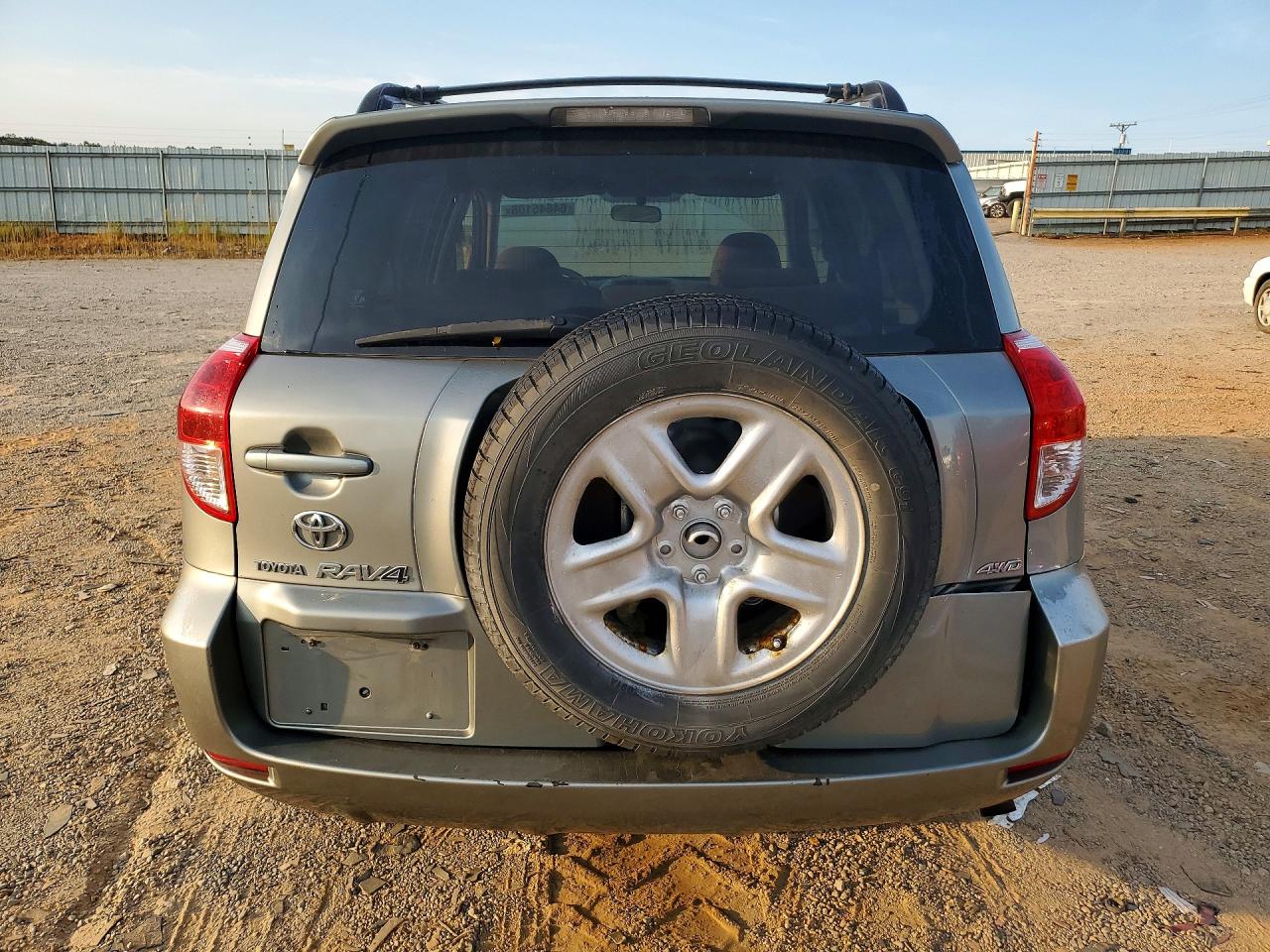 2006 Toyota Rav4 Base Gray vin: JTMBD33V766008768