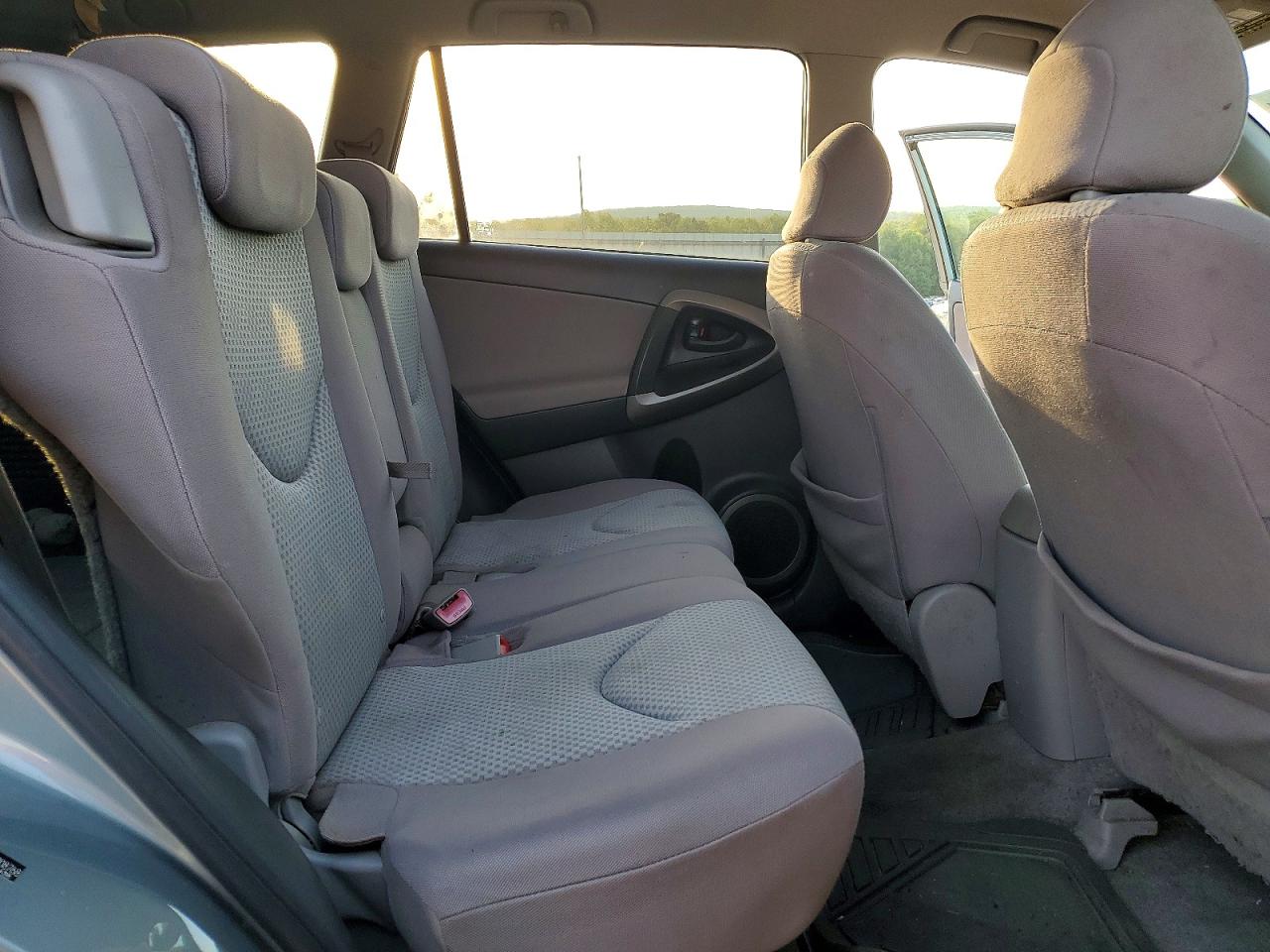 2006 Toyota Rav4 Base Gray vin: JTMBD33V766008768