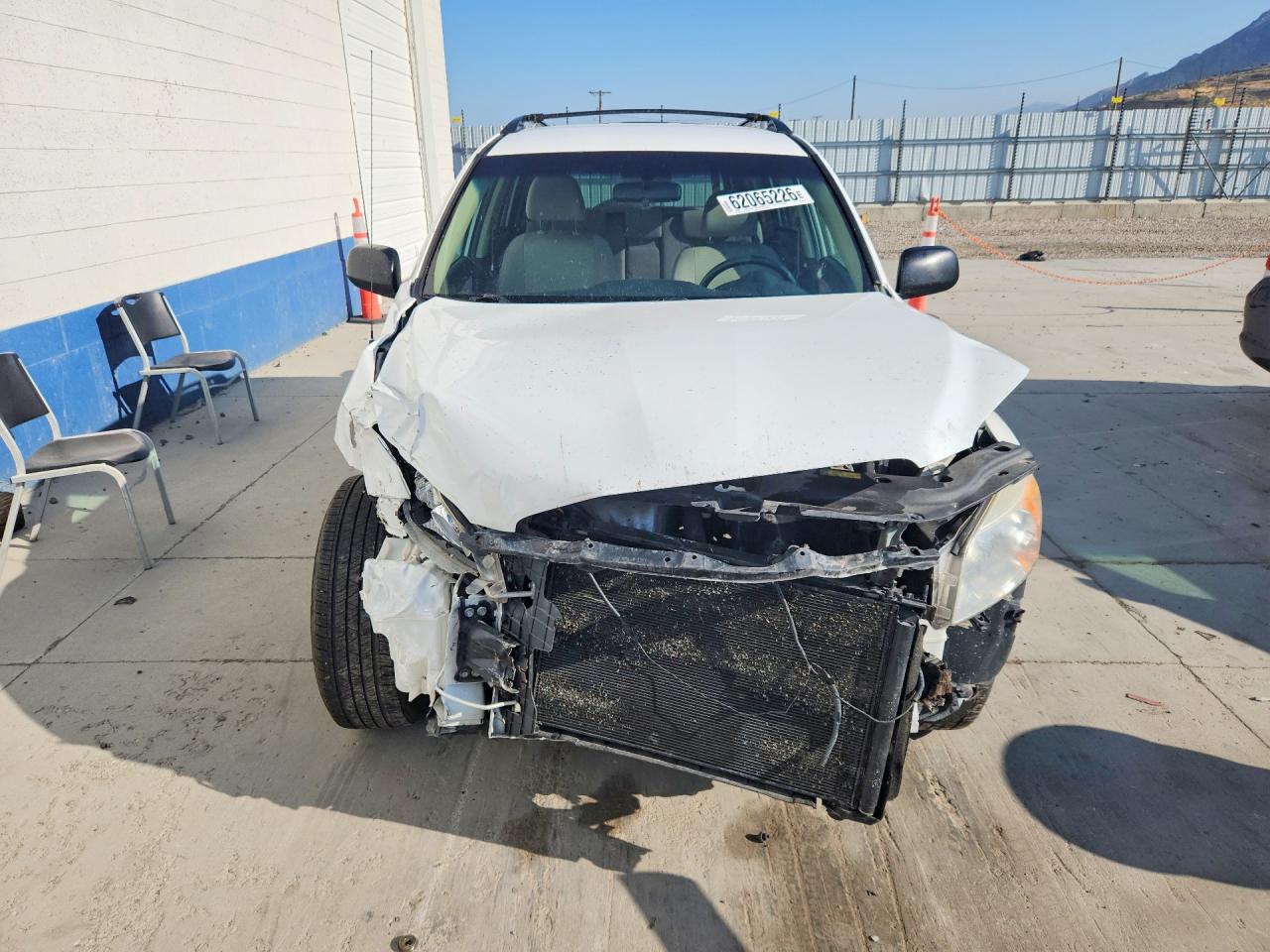 2006 Toyota Rav4 Base White vin: JTMBD33V766010715