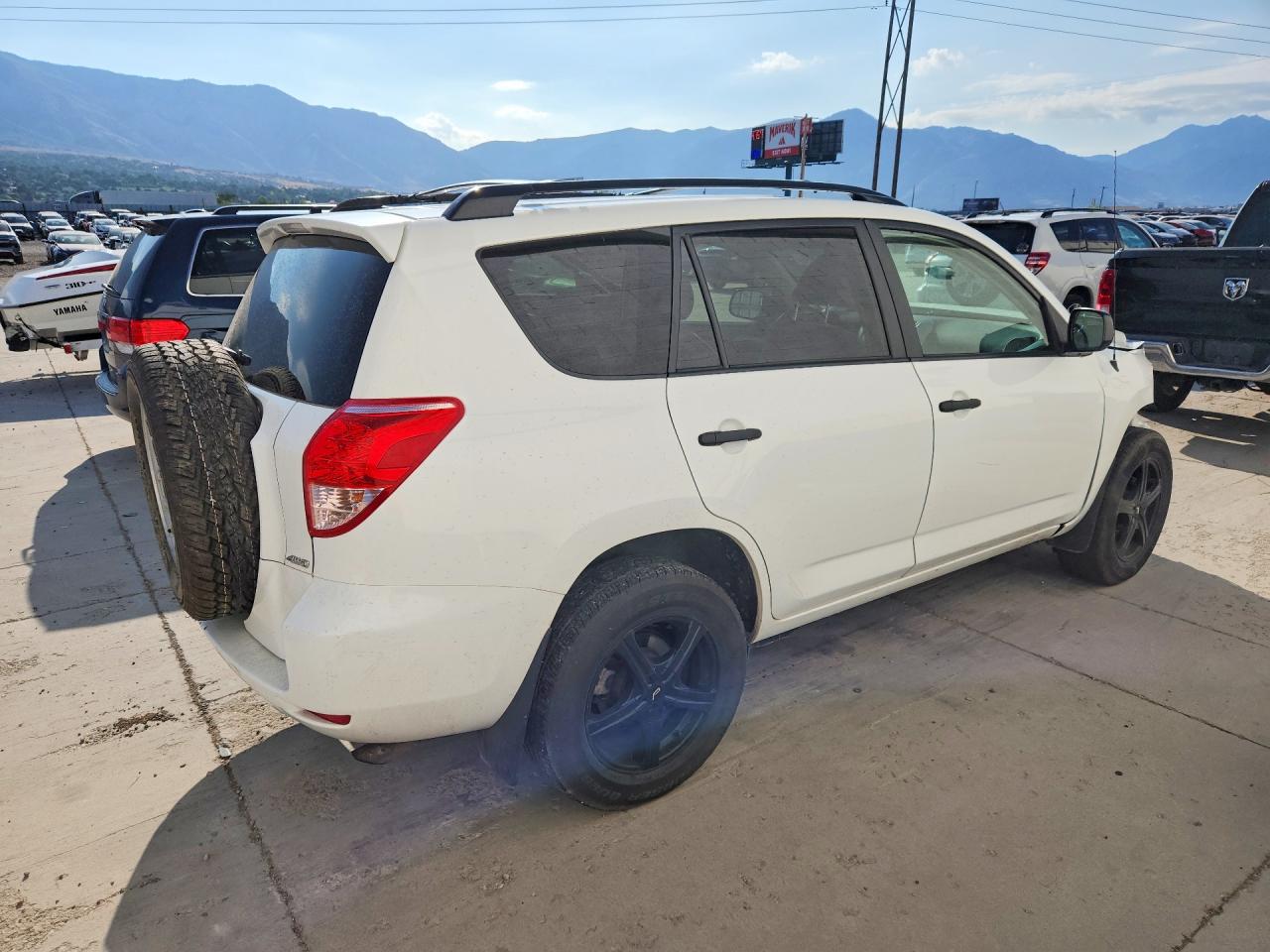 2006 Toyota Rav4 Base White vin: JTMBD33V766010715