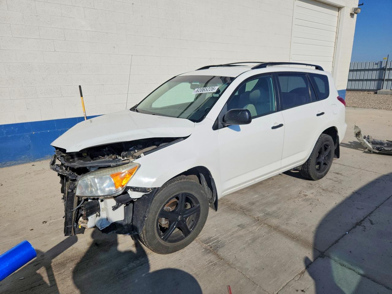 2006 Toyota Rav4 Base White vin: JTMBD33V766010715