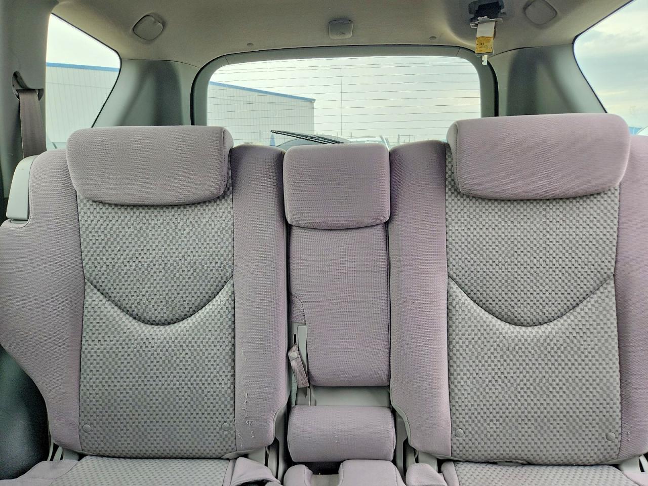 2006 Toyota Rav4 Base Silver vin: JTMBD33V766014070