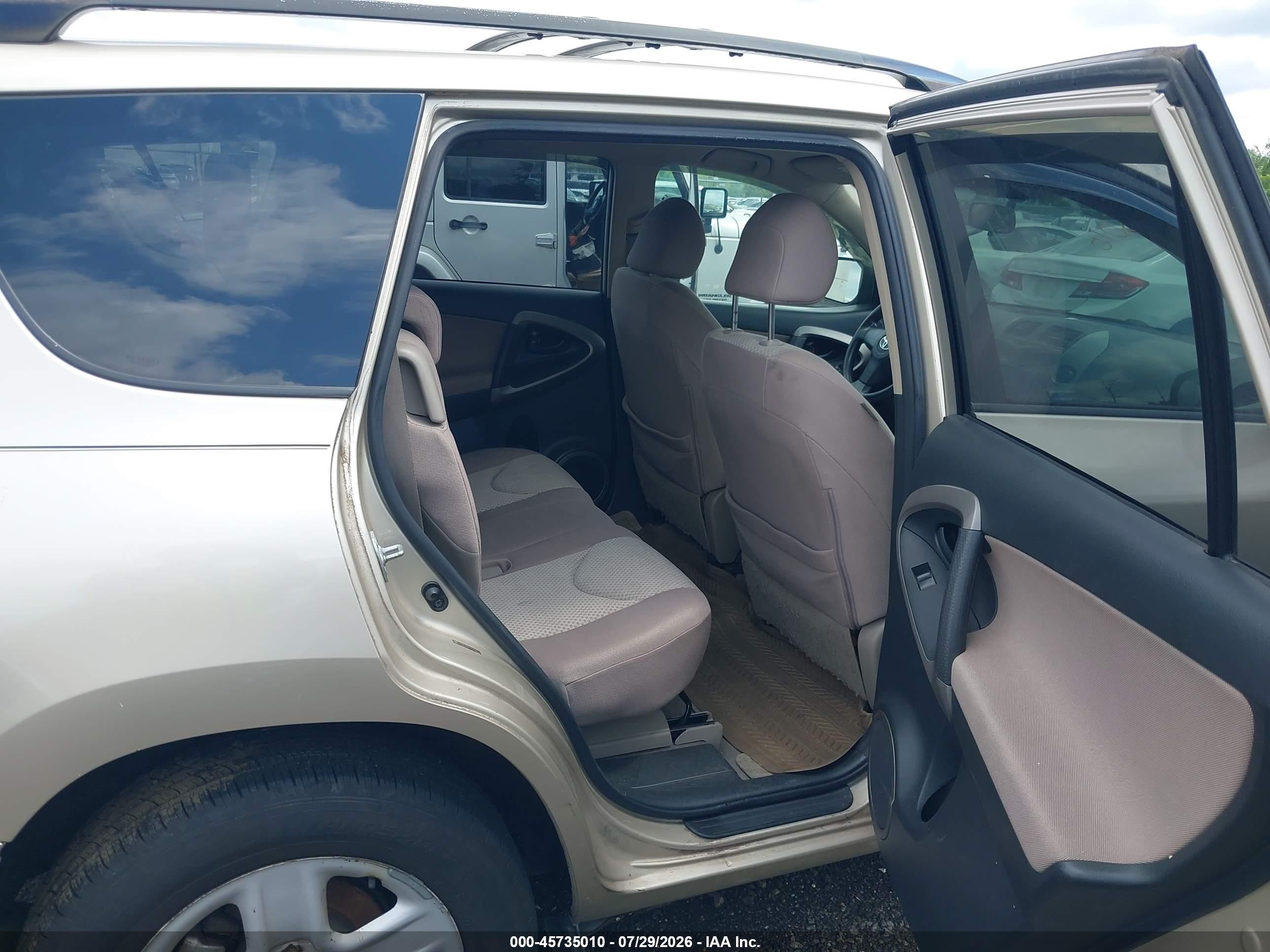 2007 Toyota Rav4   Gold vin: JTMBD33V775103774