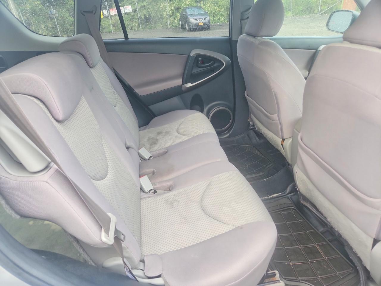 2007 Toyota Rav4 Base Silver vin: JTMBD33V776038130
