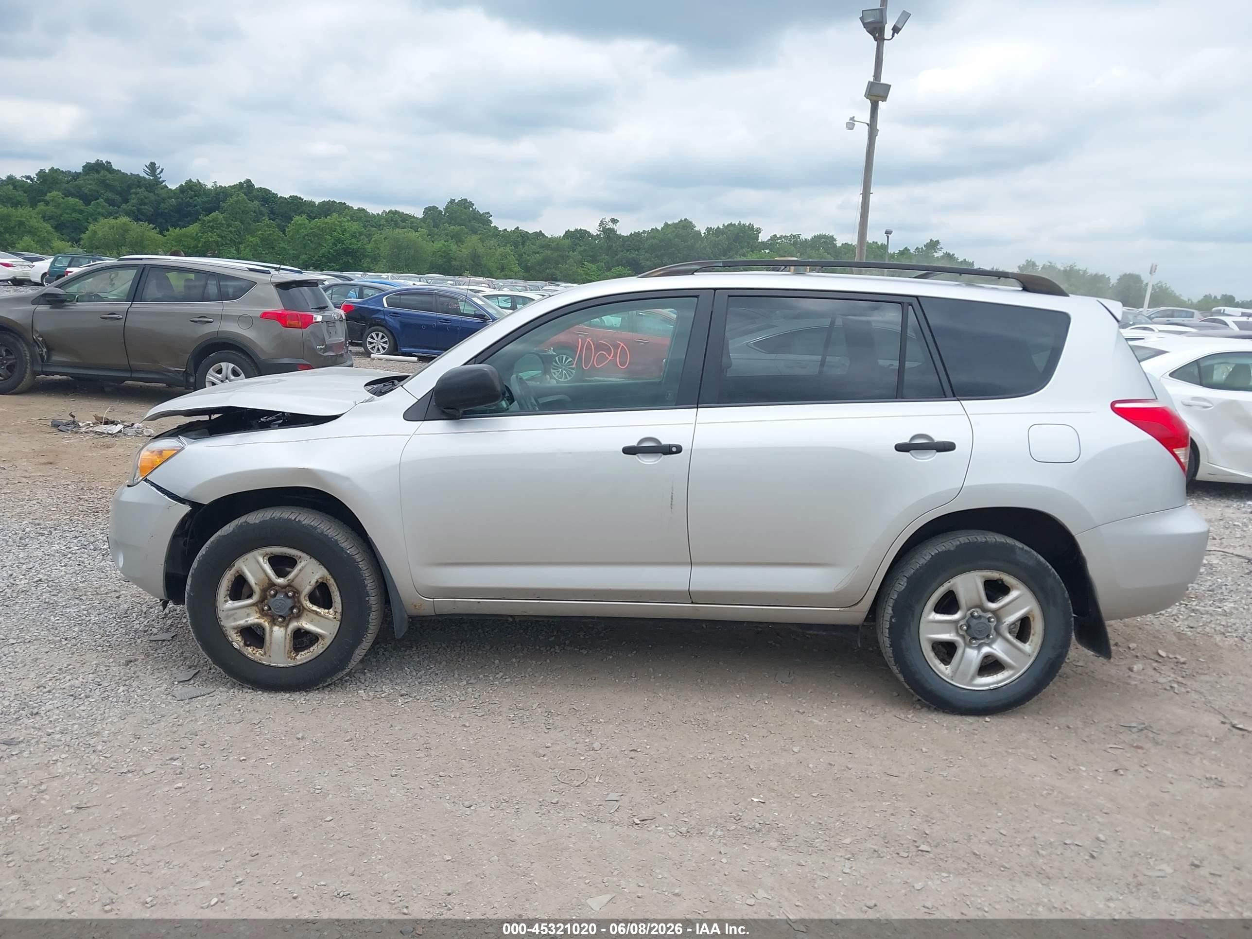 2007 Toyota Rav4   Серебряный vin: JTMBD33V776043537