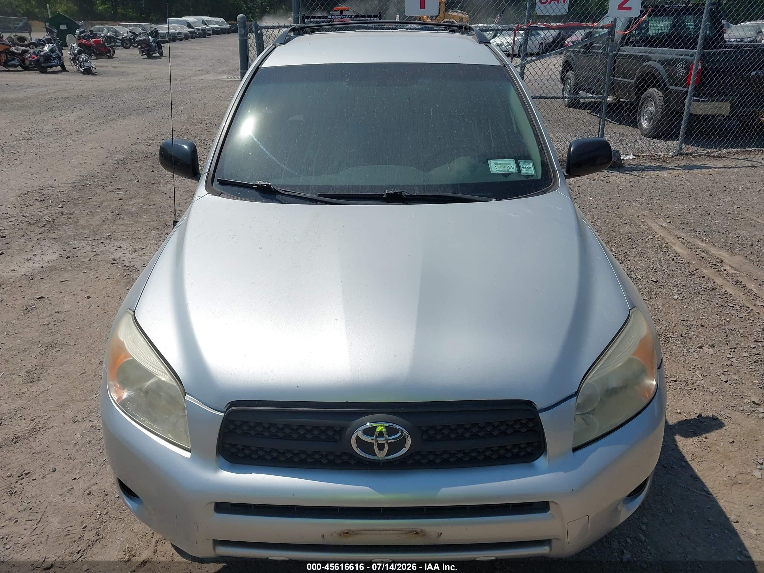 2008 Toyota Rav4   Серебряный vin: JTMBD33V786060226