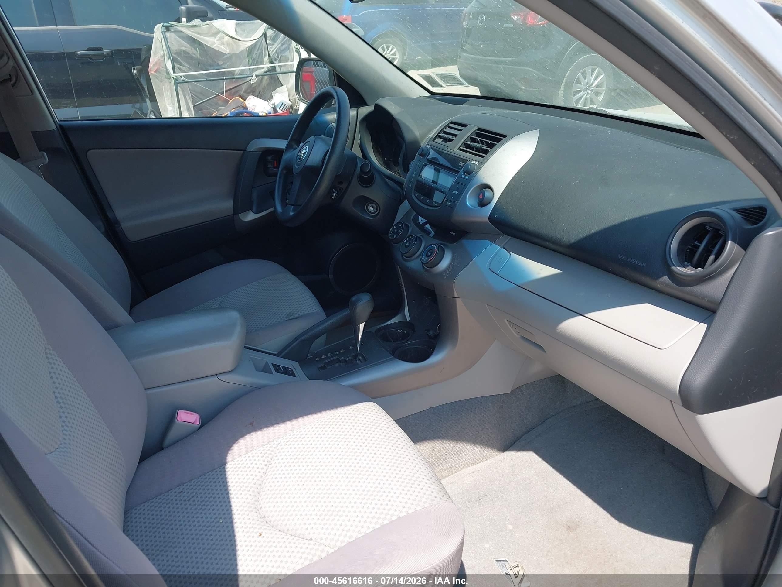 2008 Toyota Rav4   Серебряный vin: JTMBD33V786060226
