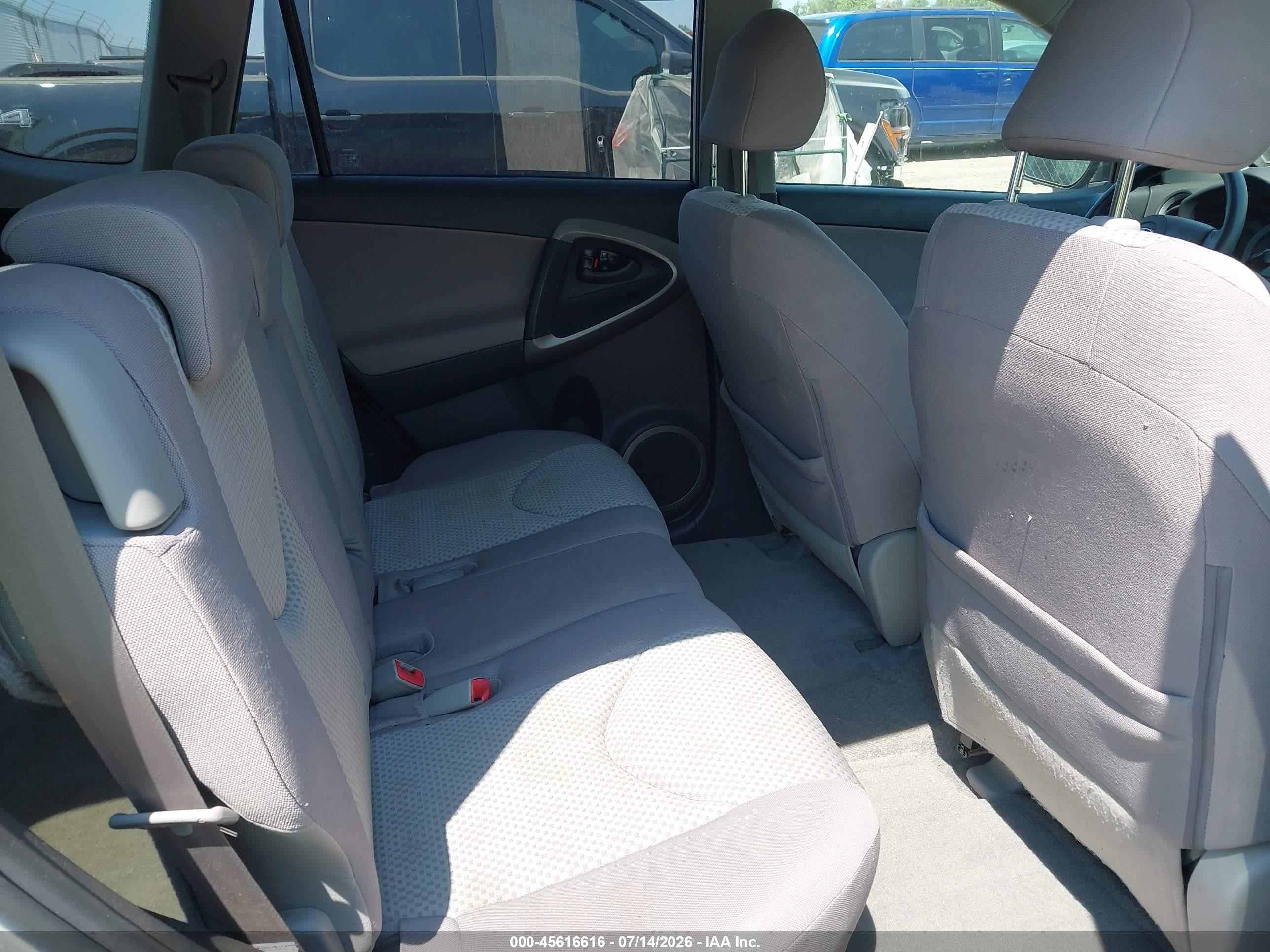 2008 Toyota Rav4   Серебряный vin: JTMBD33V786060226