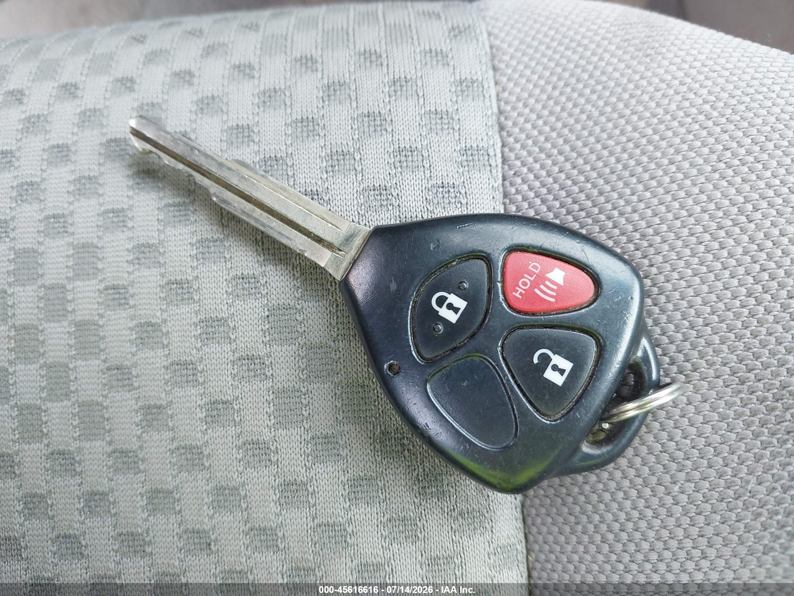 2008 Toyota Rav4   Серебряный vin: JTMBD33V786060226