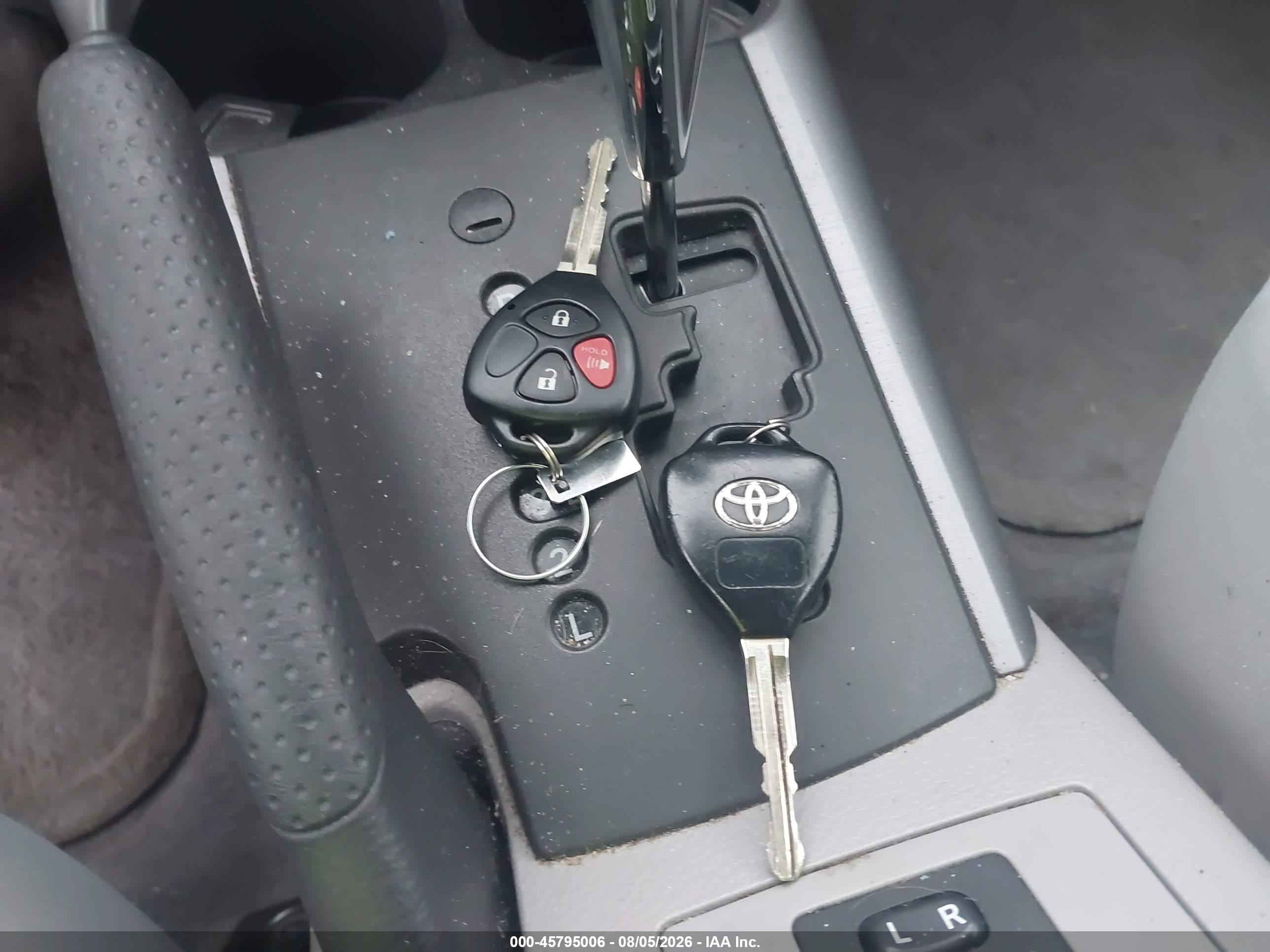 2008 Toyota Rav4   Silver vin: JTMBD33V786064387