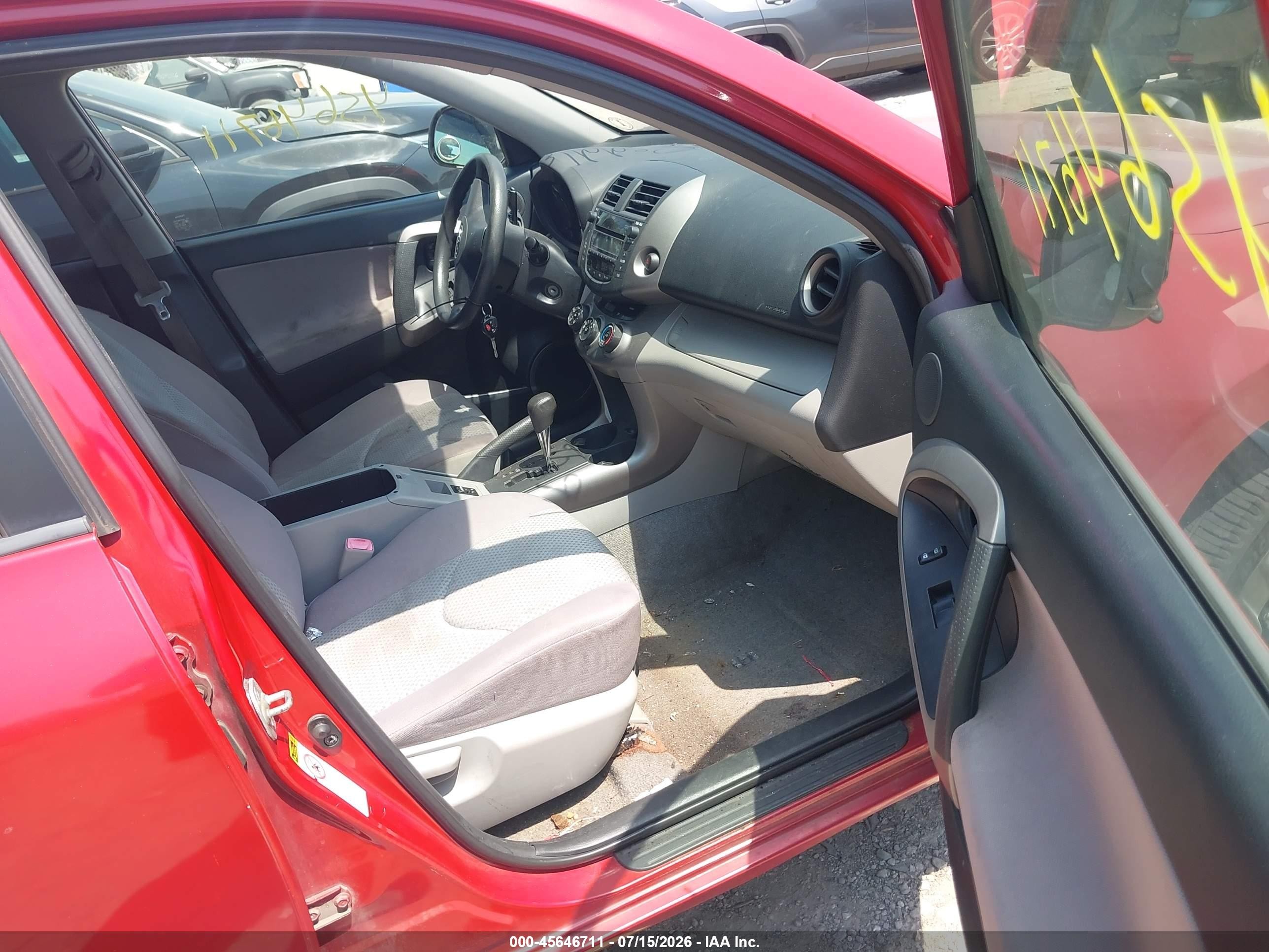 2008 Toyota Rav4   Red vin: JTMBD33V786074093