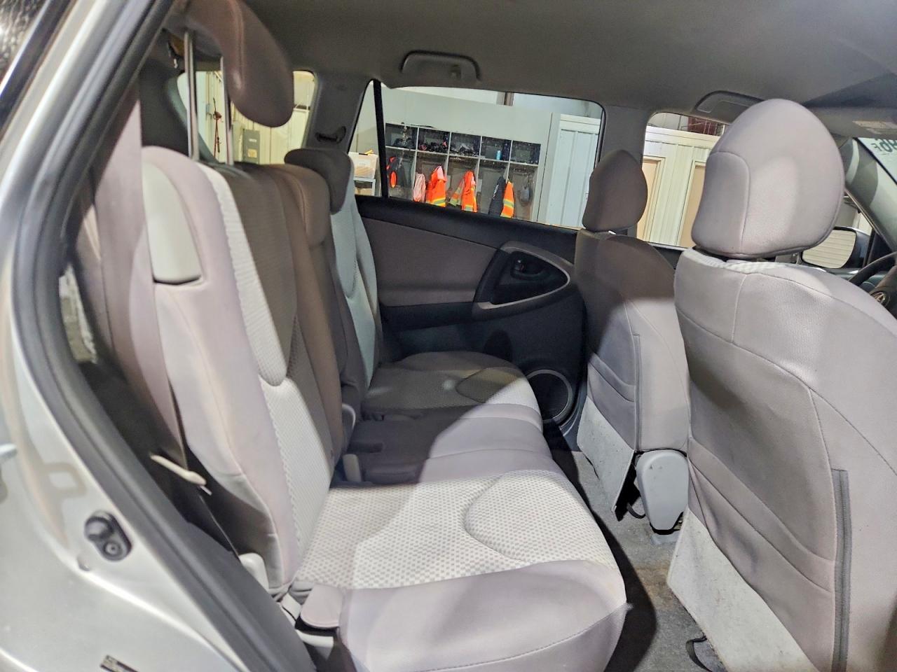2008 Toyota Rav4 Base Silver vin: JTMBD33V786083702