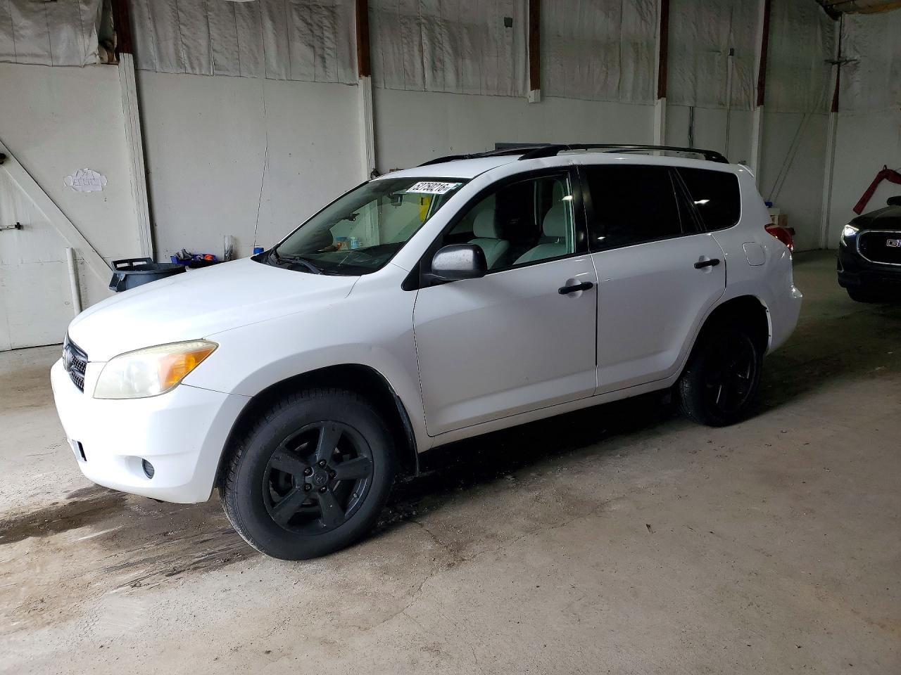 2006 Toyota Rav4 Base White vin: JTMBD33V865020336