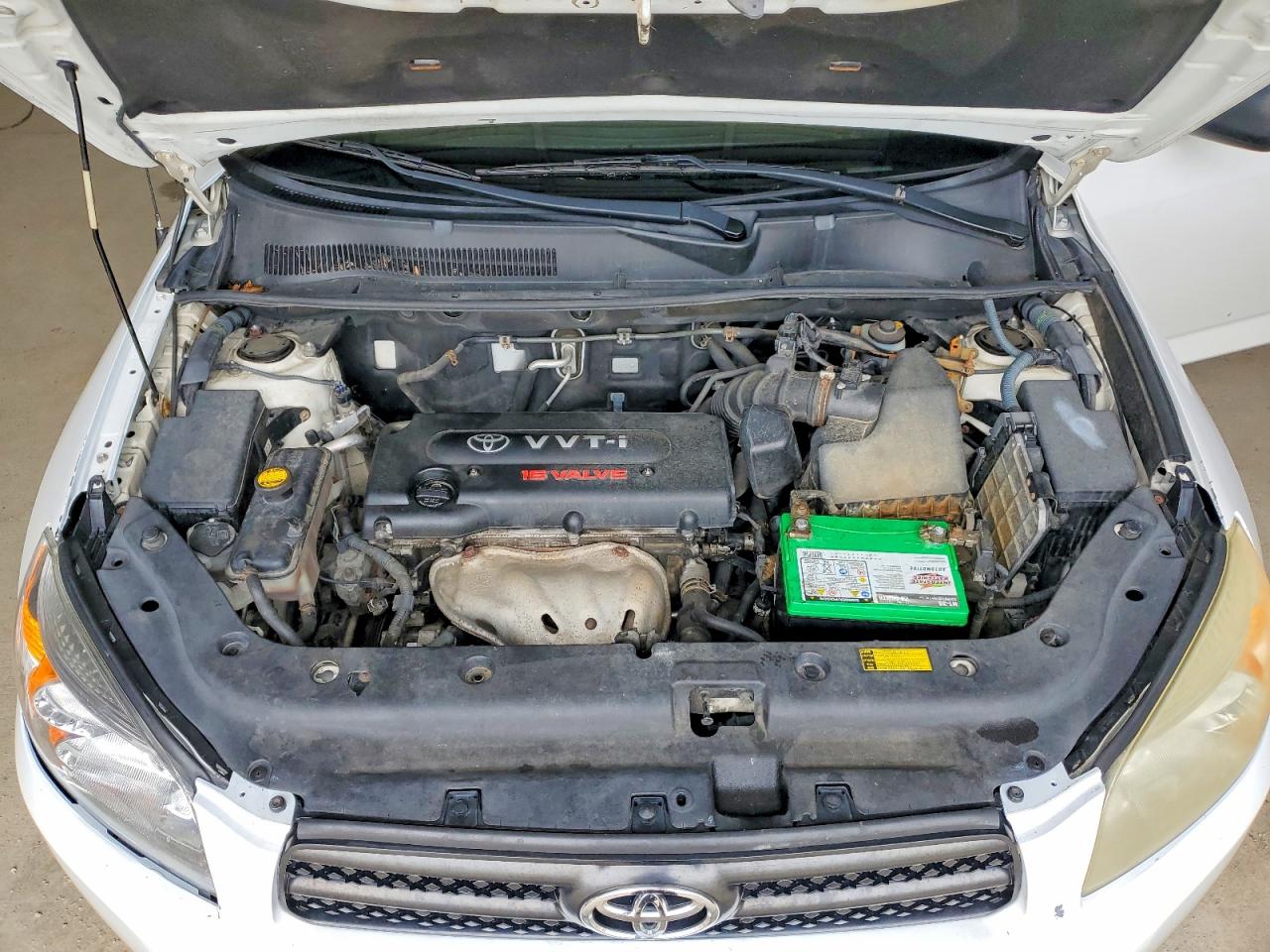 2006 Toyota Rav4 Base White vin: JTMBD33V865020336
