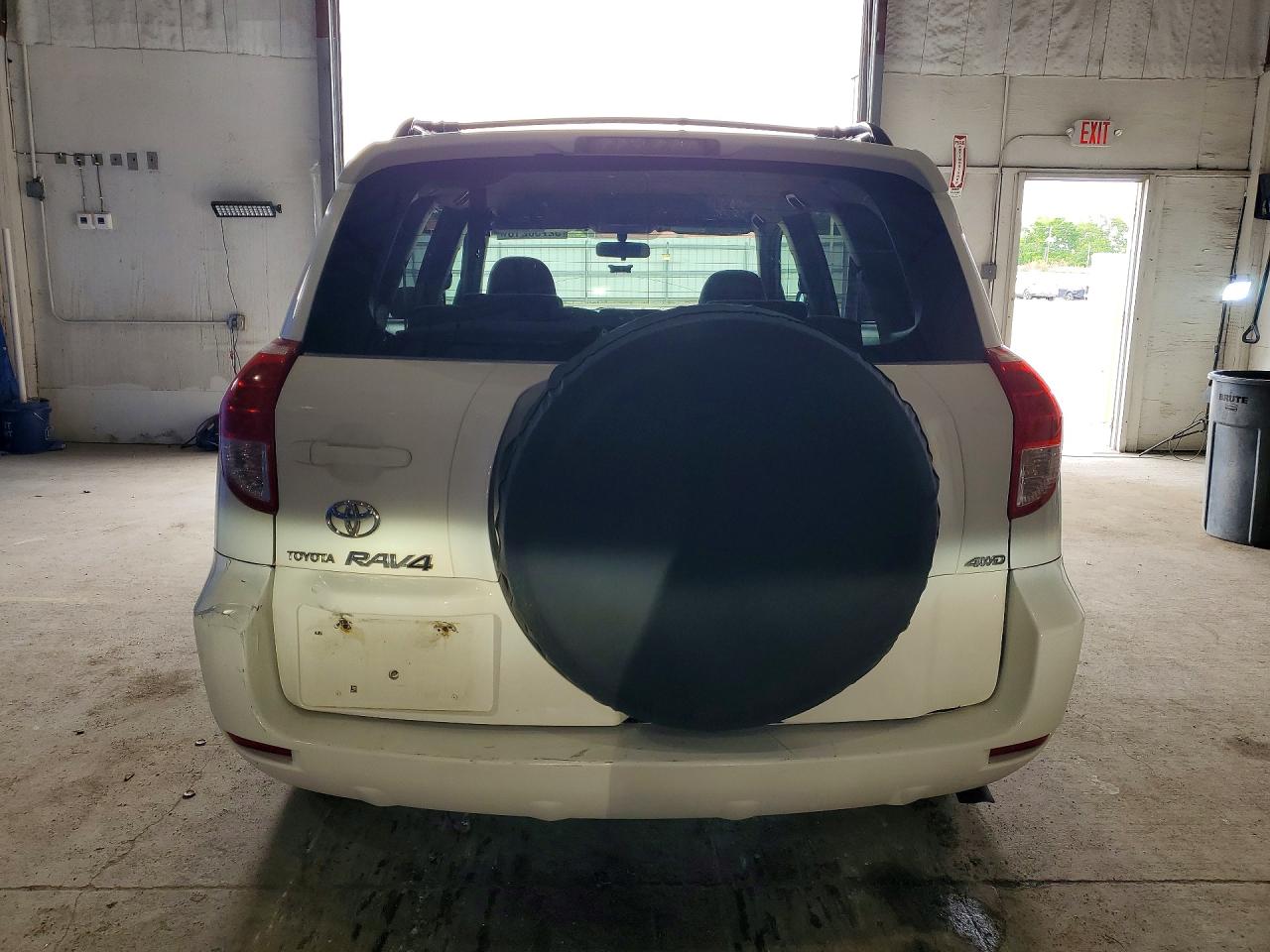 2006 Toyota Rav4 Base White vin: JTMBD33V865020336