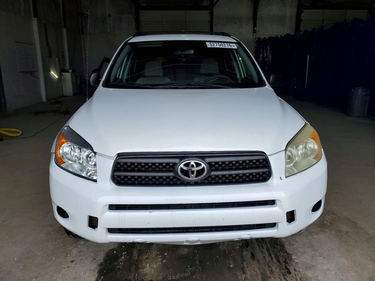 2006 Toyota Rav4 Base White vin: JTMBD33V865020336