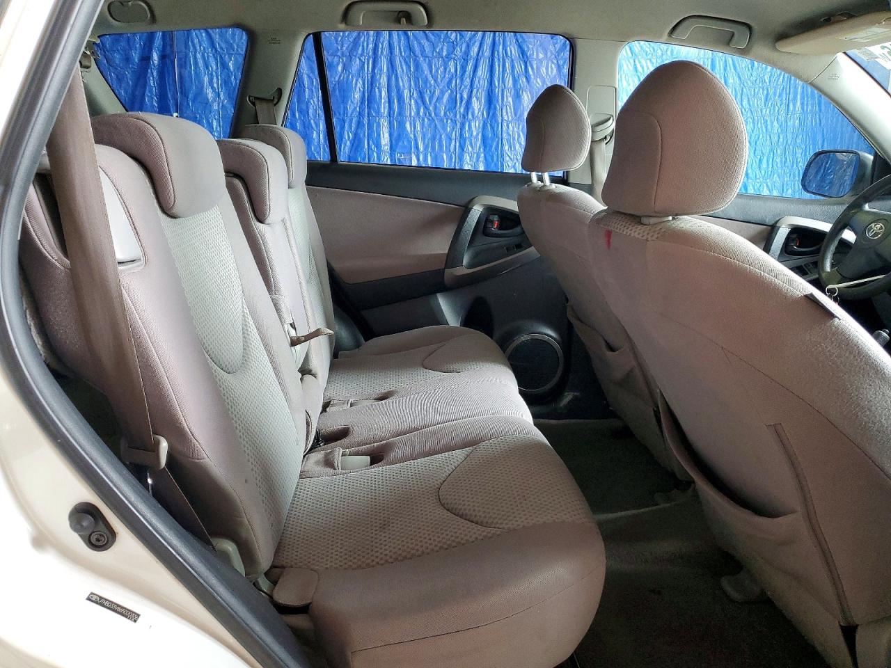 2006 Toyota Rav4 Base White vin: JTMBD33V865020336