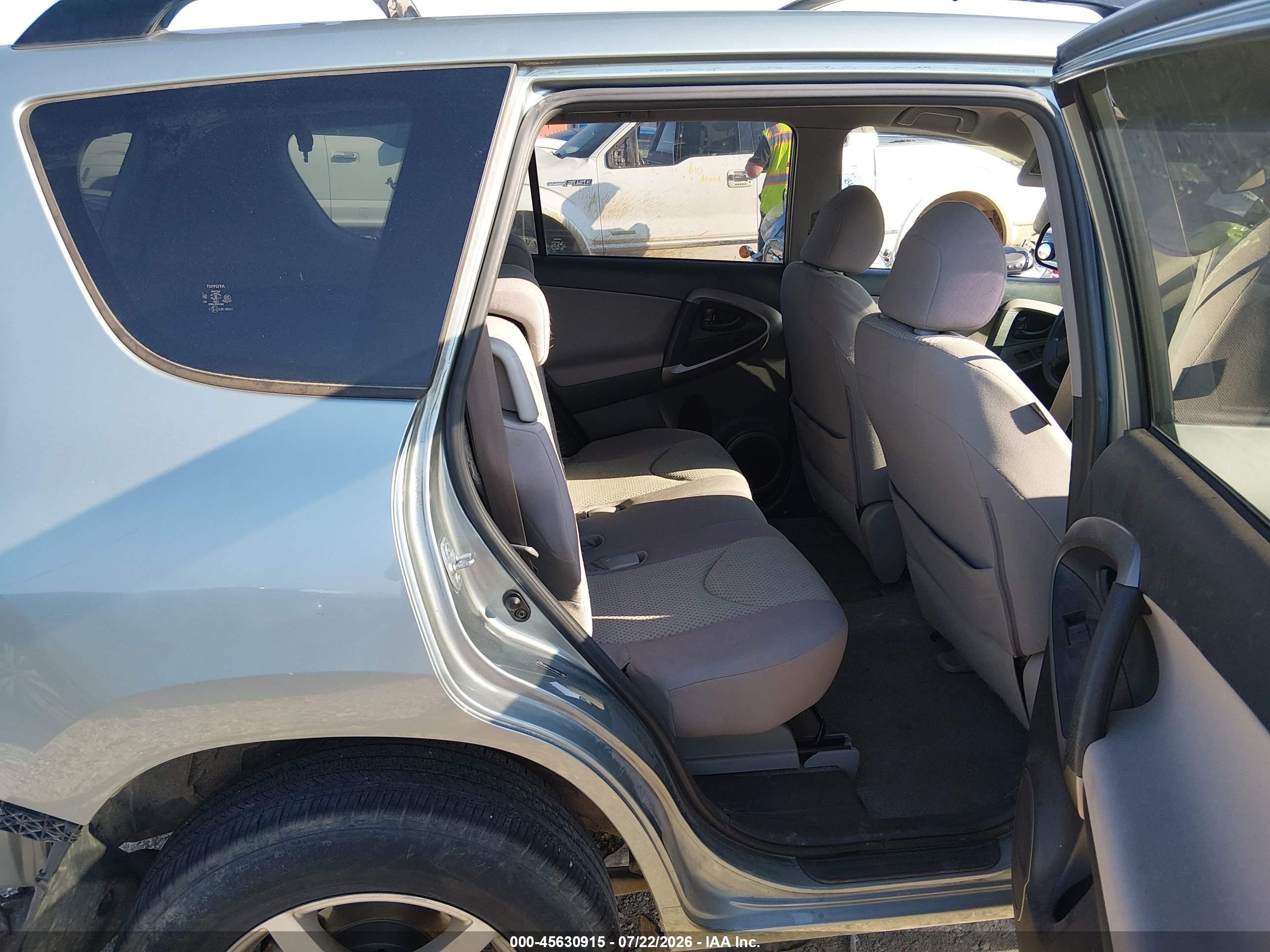 2007 Toyota Rav4   Gray vin: JTMBD33V876050318