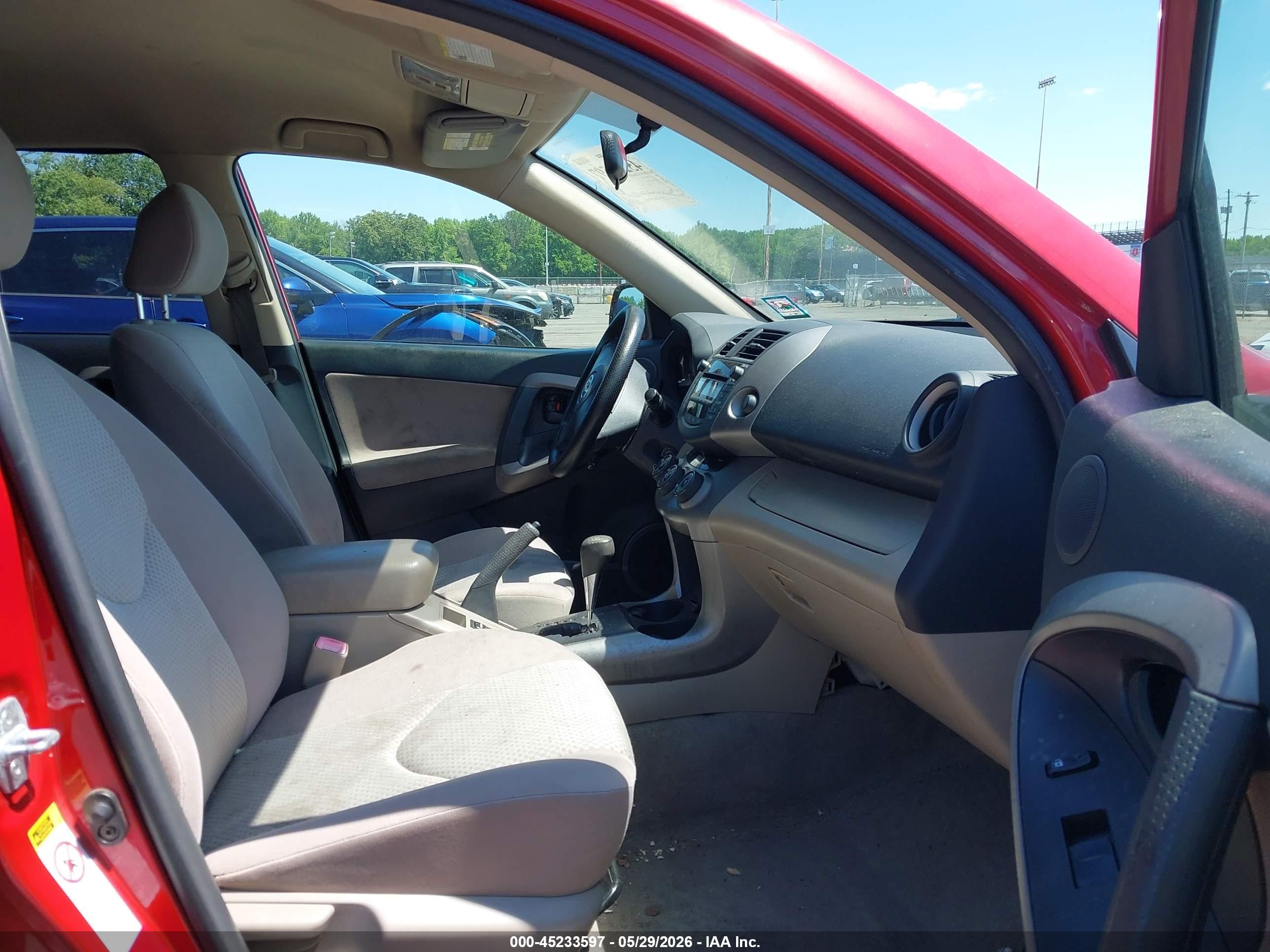 2008 Toyota Rav4   Red vin: JTMBD33V885174466