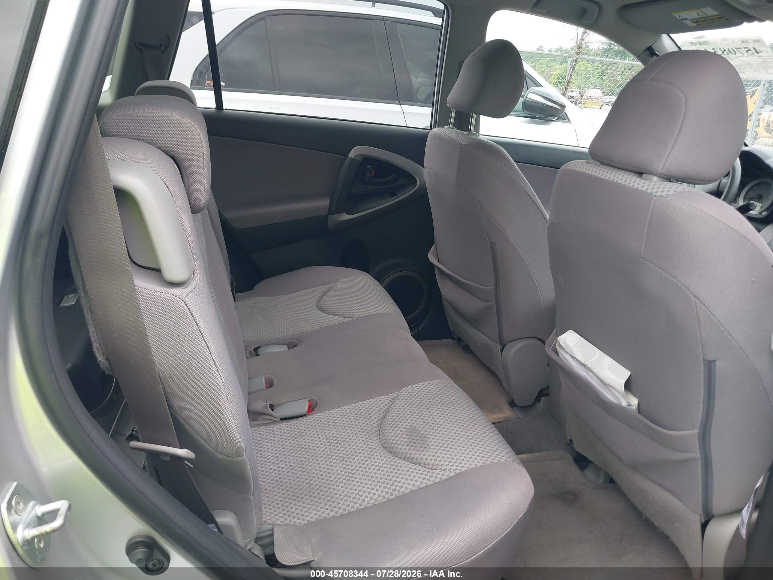 2008 Toyota Rav4 Серебряный vin: JTMBD33V886089508