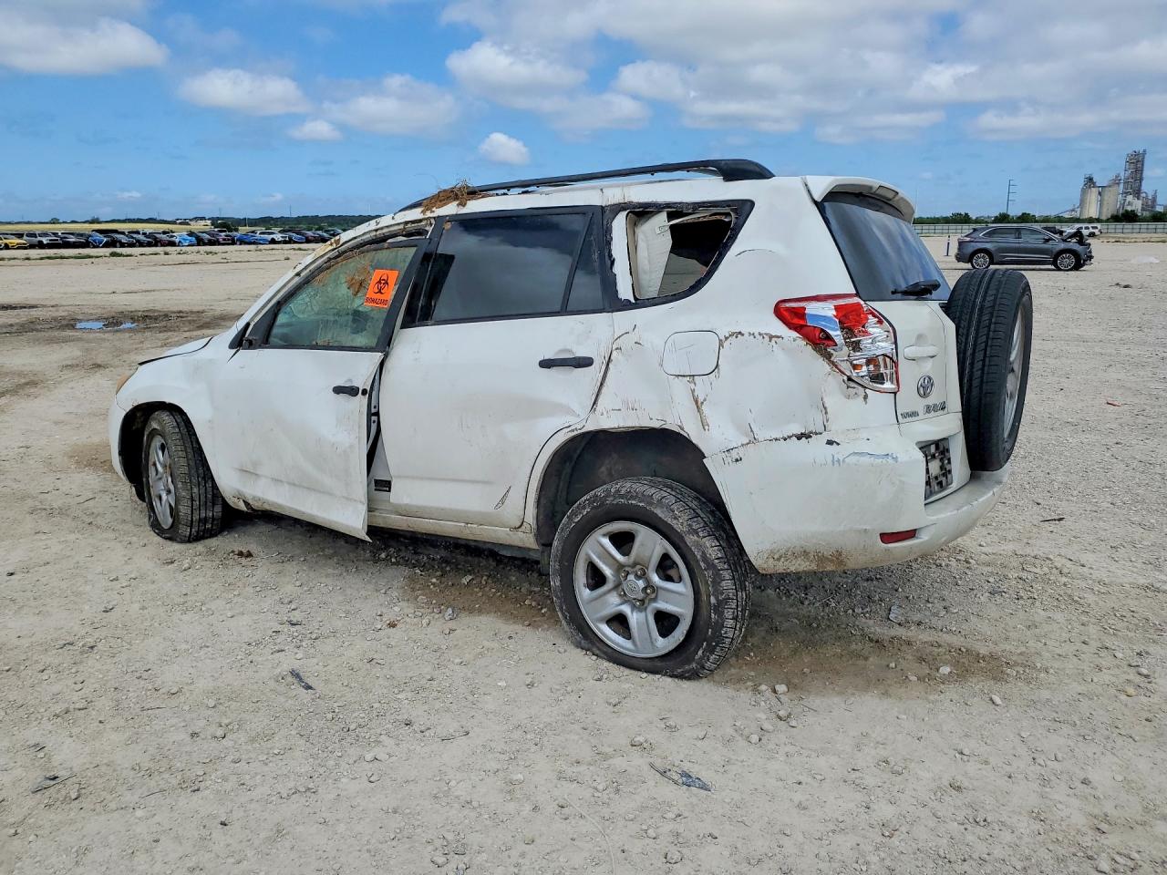 2006 Toyota Rav4 Base White vin: JTMBD33V965001312